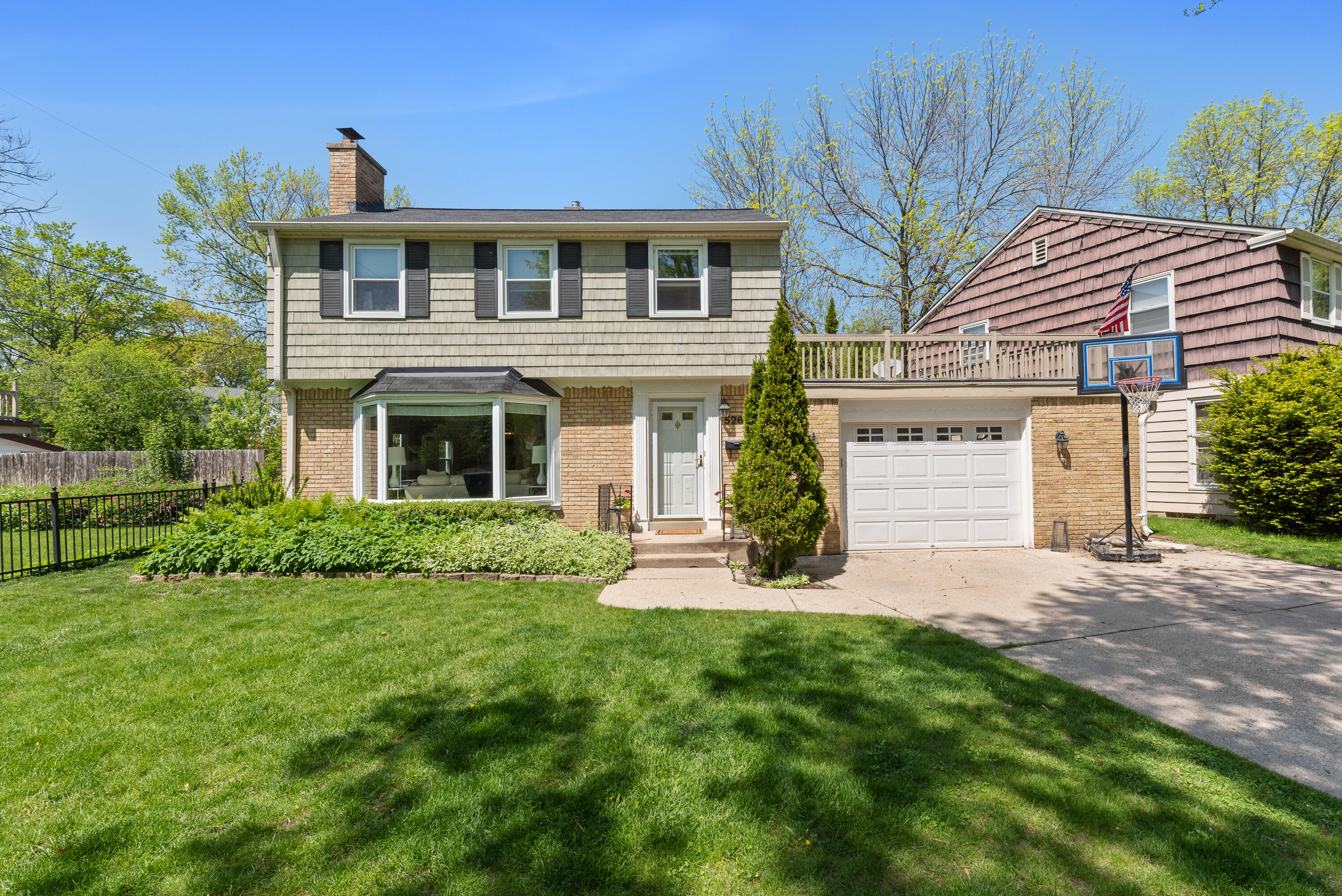 526 E Lake View Ave