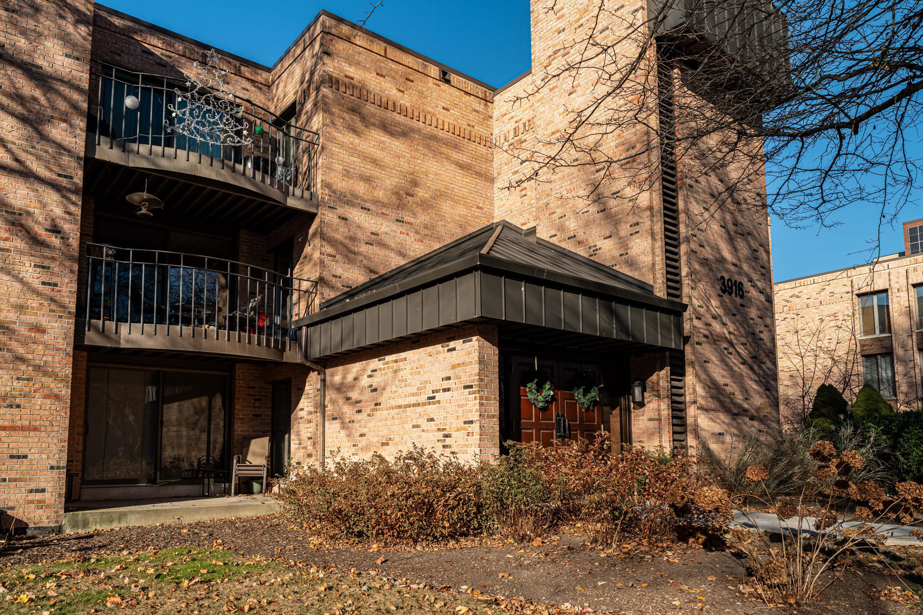 3916 N Oakland Ave