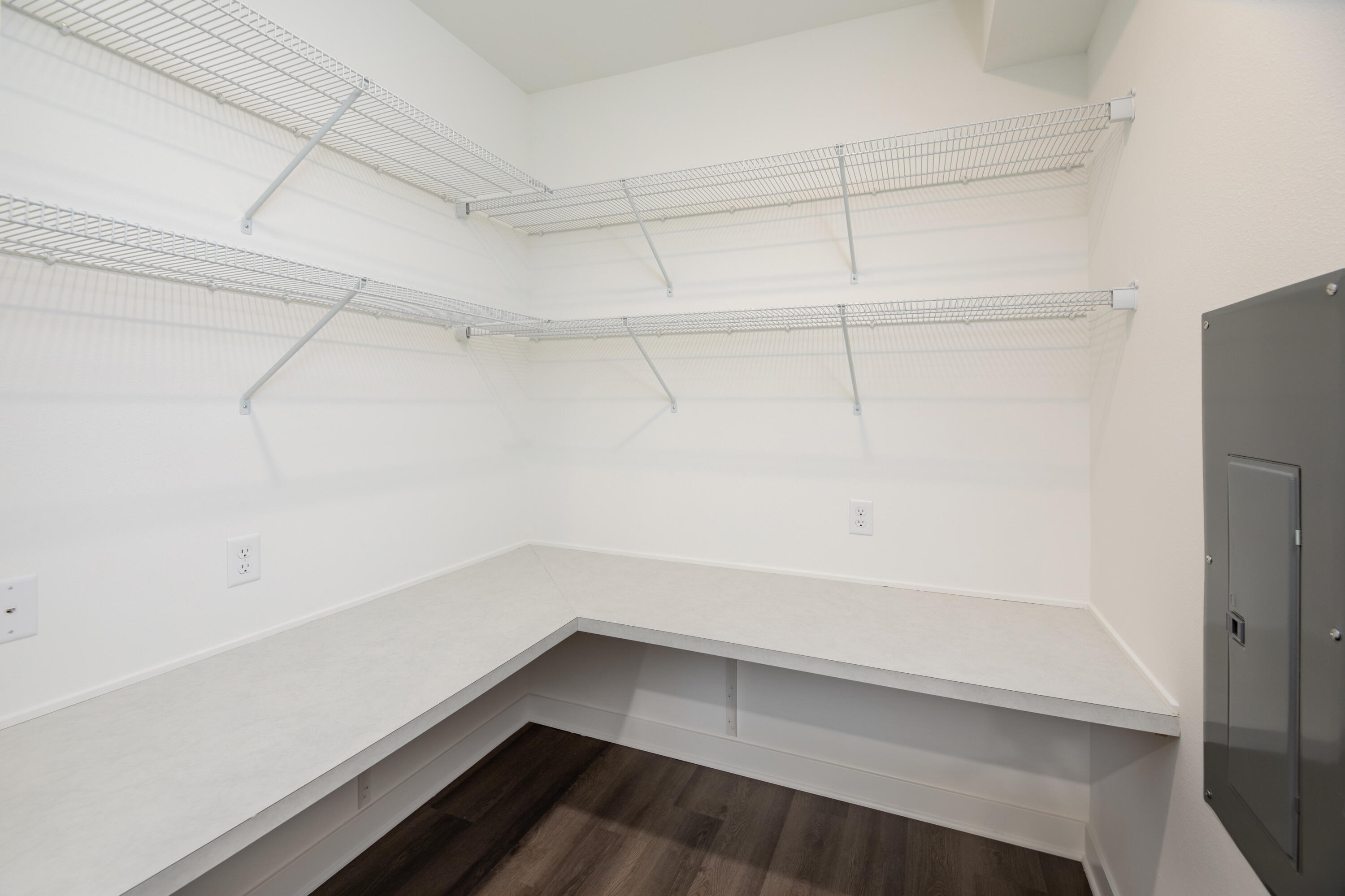 1876 W Mildenhall Dr