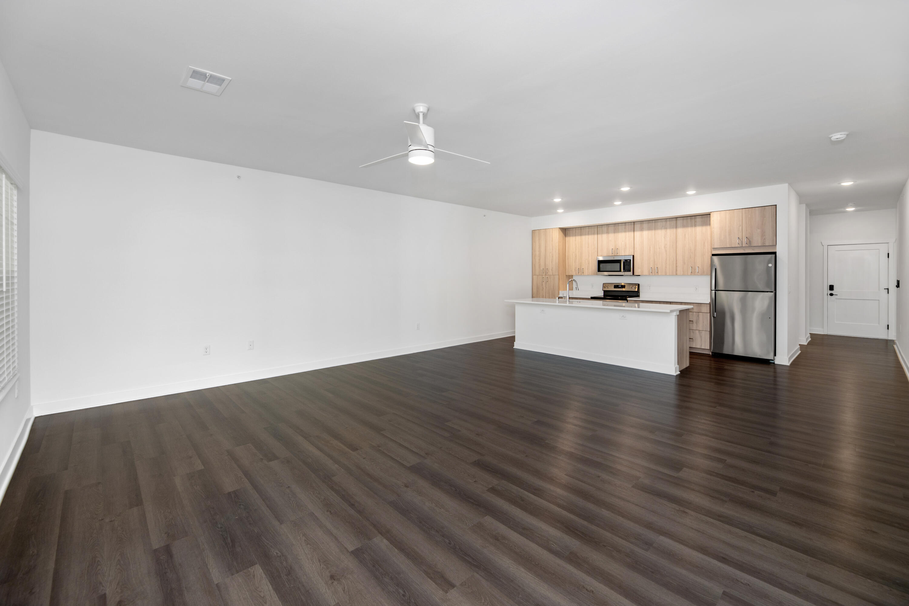 1876 W Mildenhall Dr