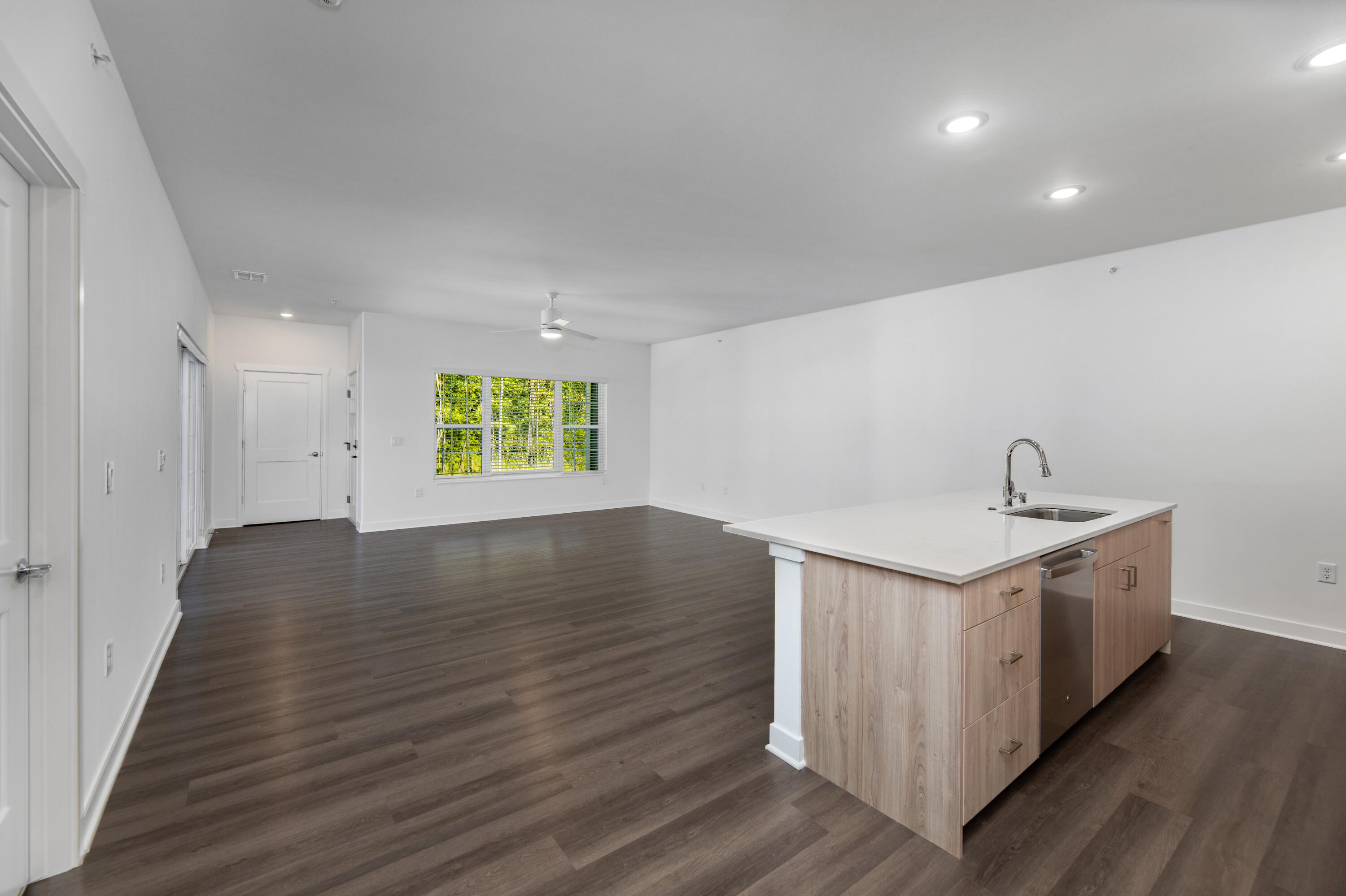 1876 W Mildenhall Dr