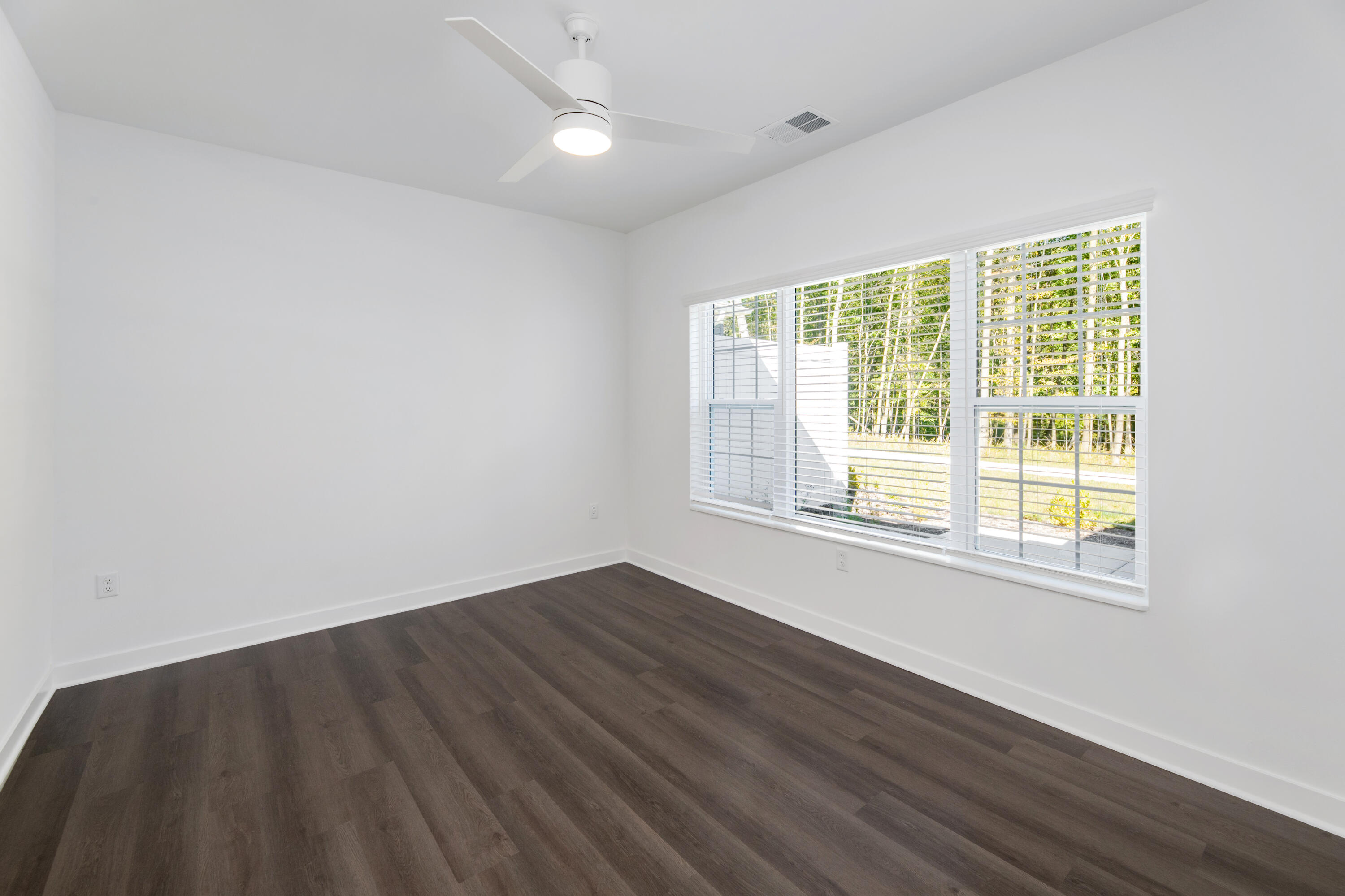 1876 W Mildenhall Dr