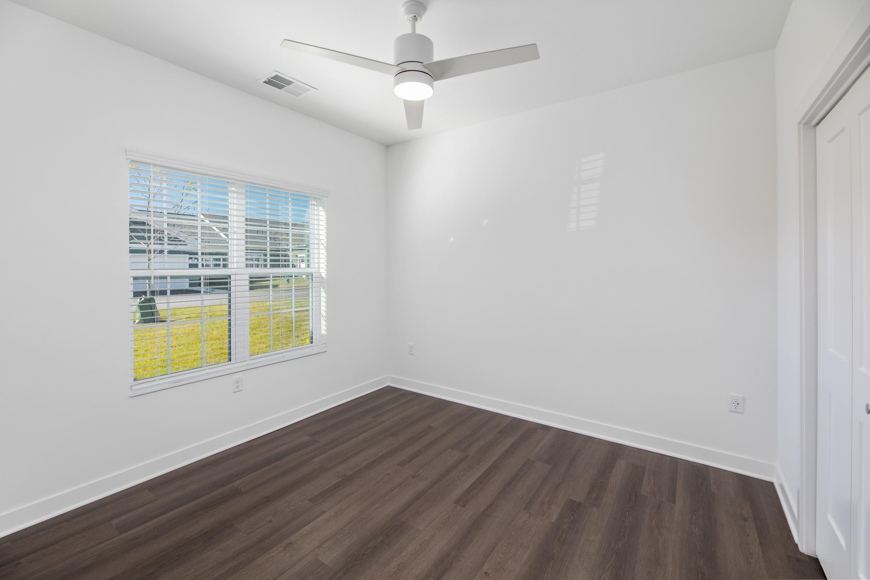 1876 W Mildenhall Dr