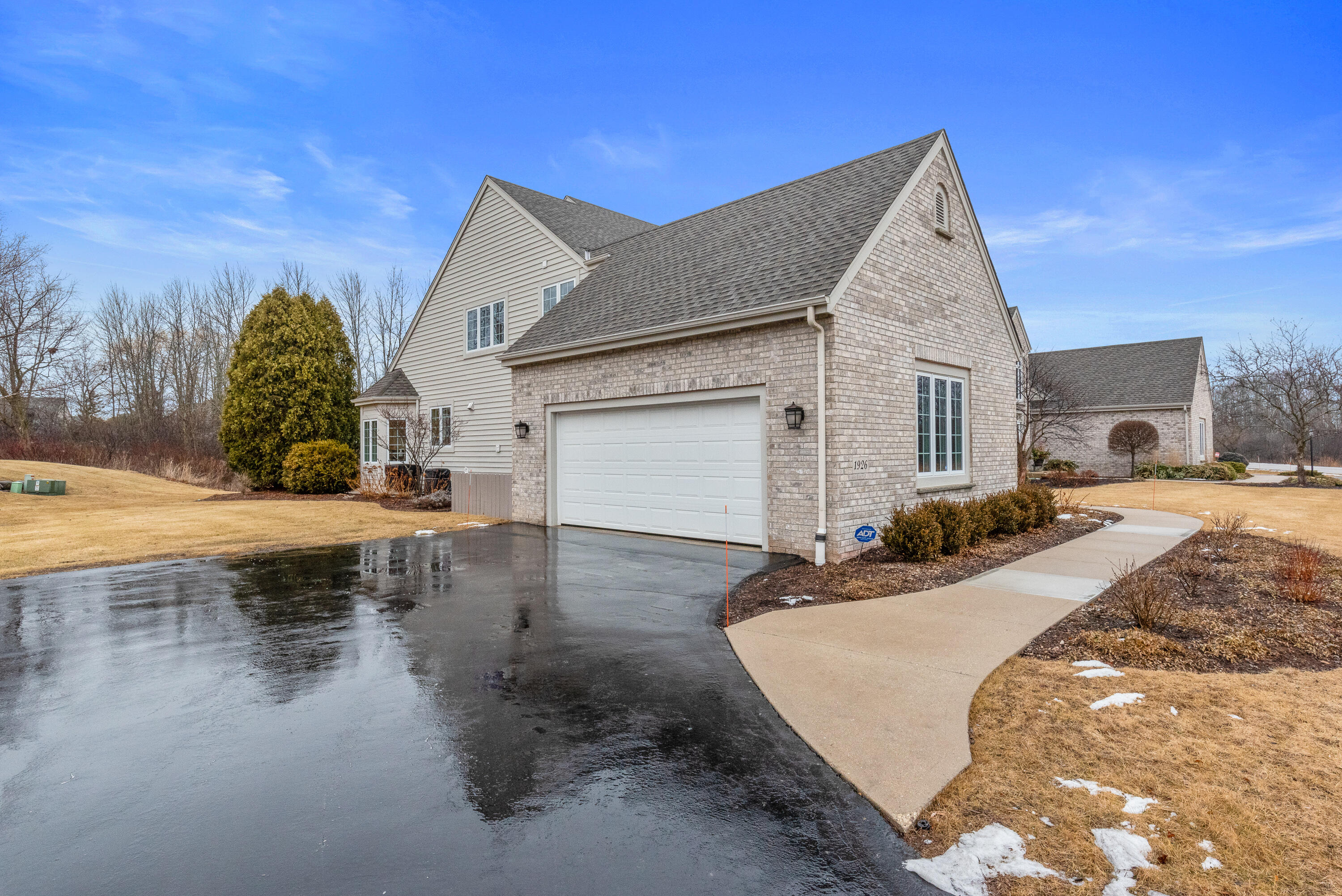 1926 W Hidden Reserve Ct