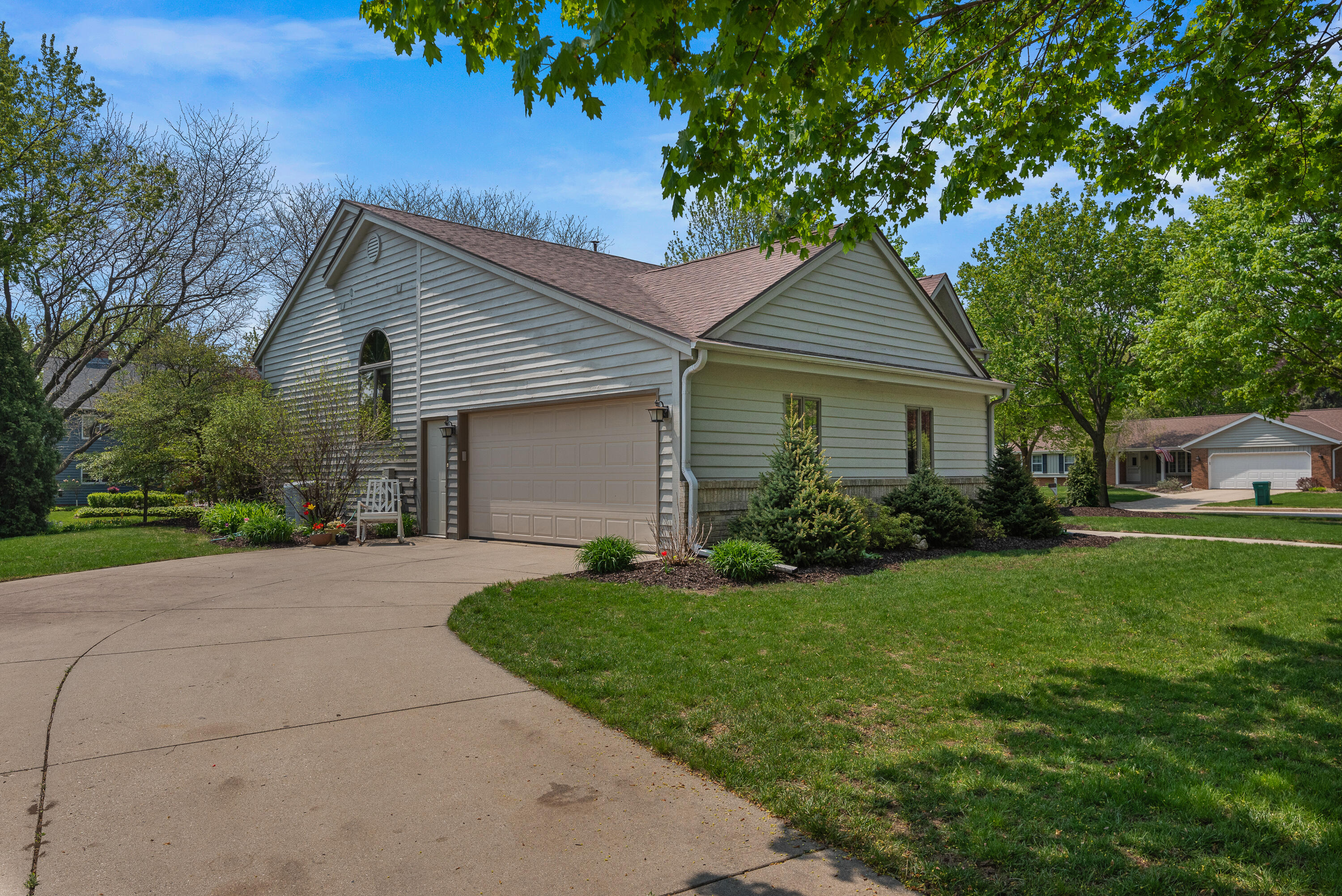 N108W7385 Balfour St