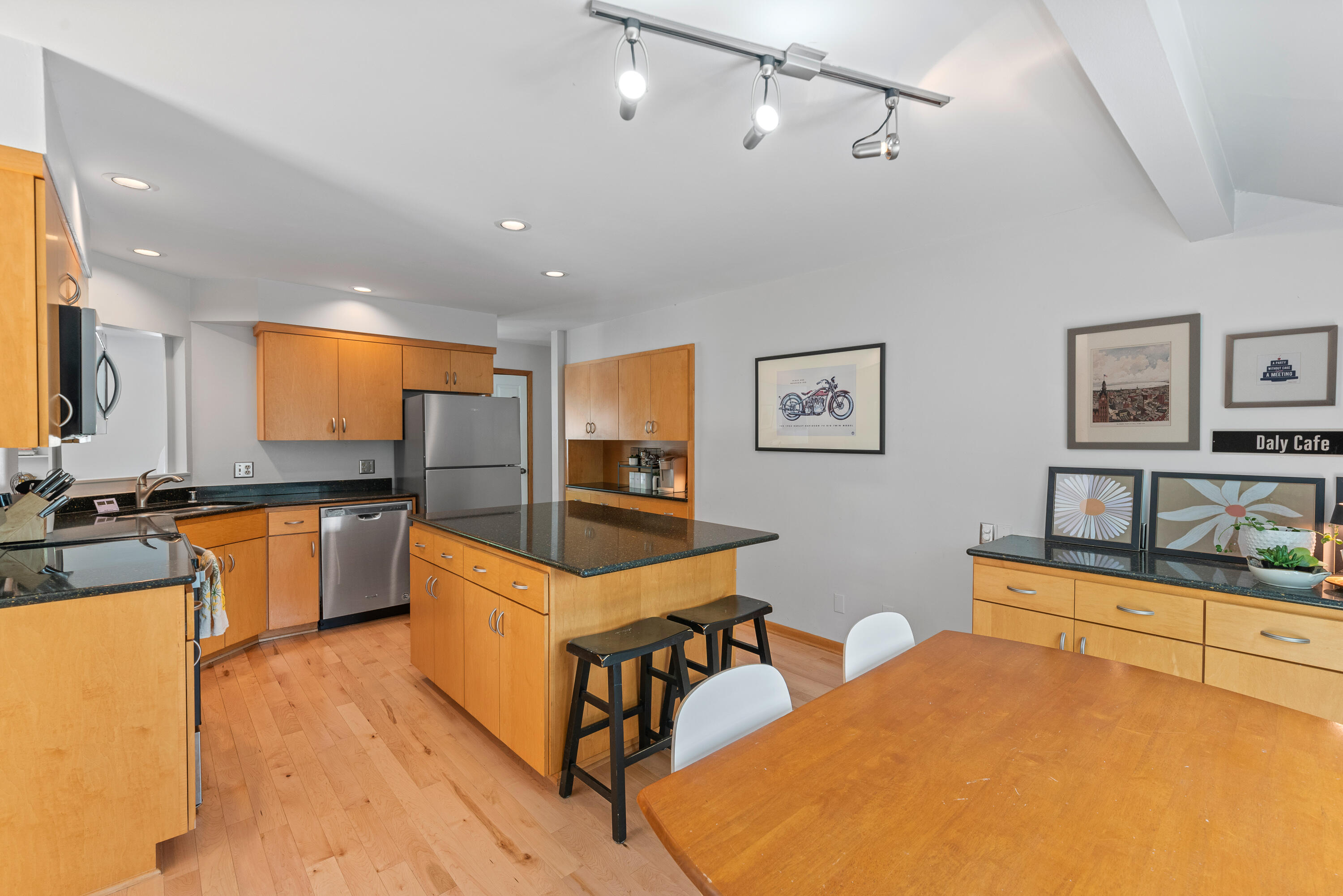 N108W7385 Balfour St