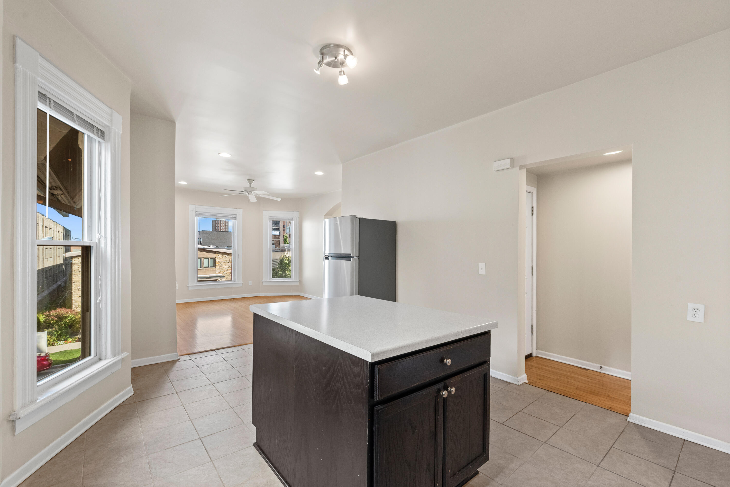 1115 E Knapp St Unit: 2