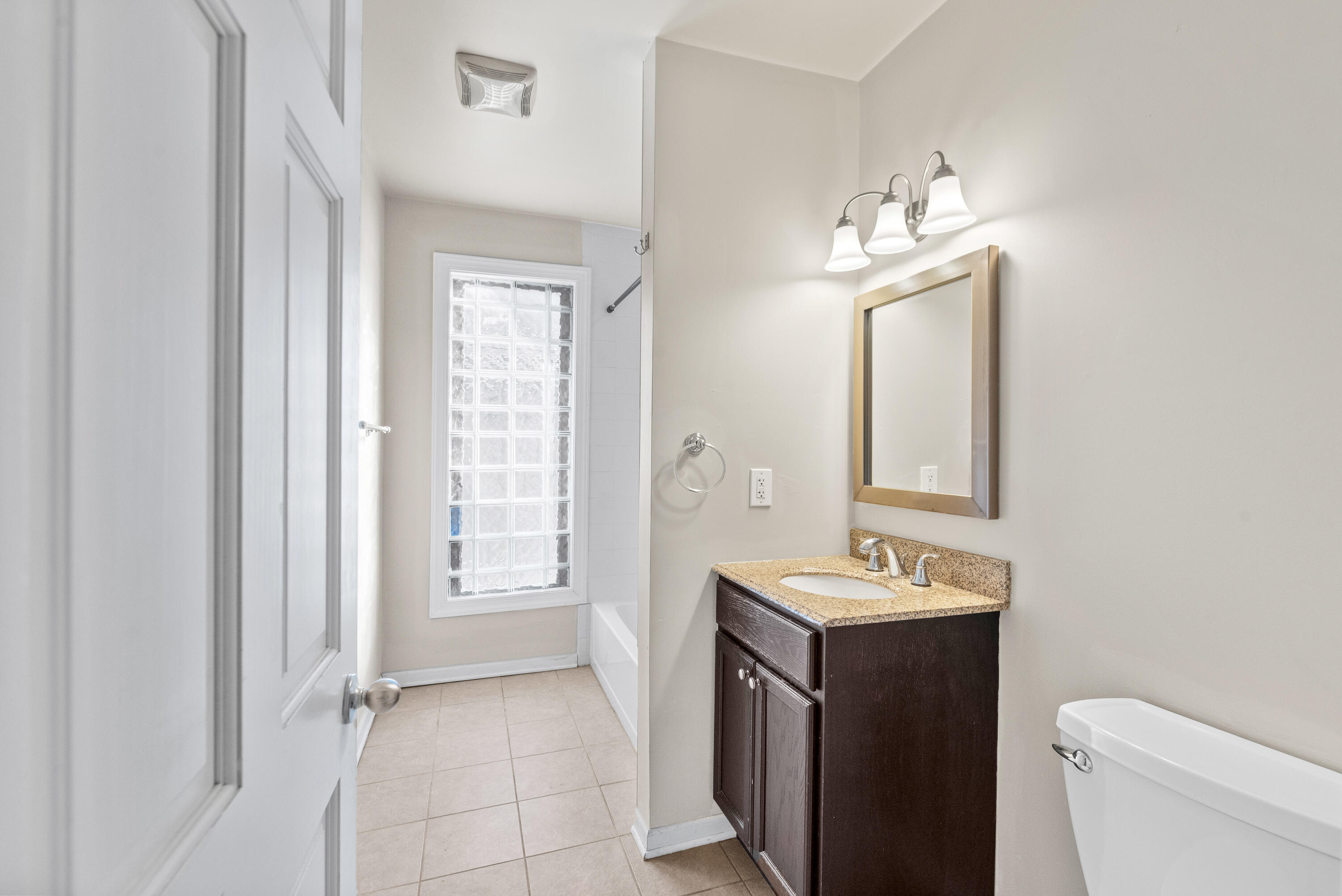 1115 E Knapp St Unit: 2