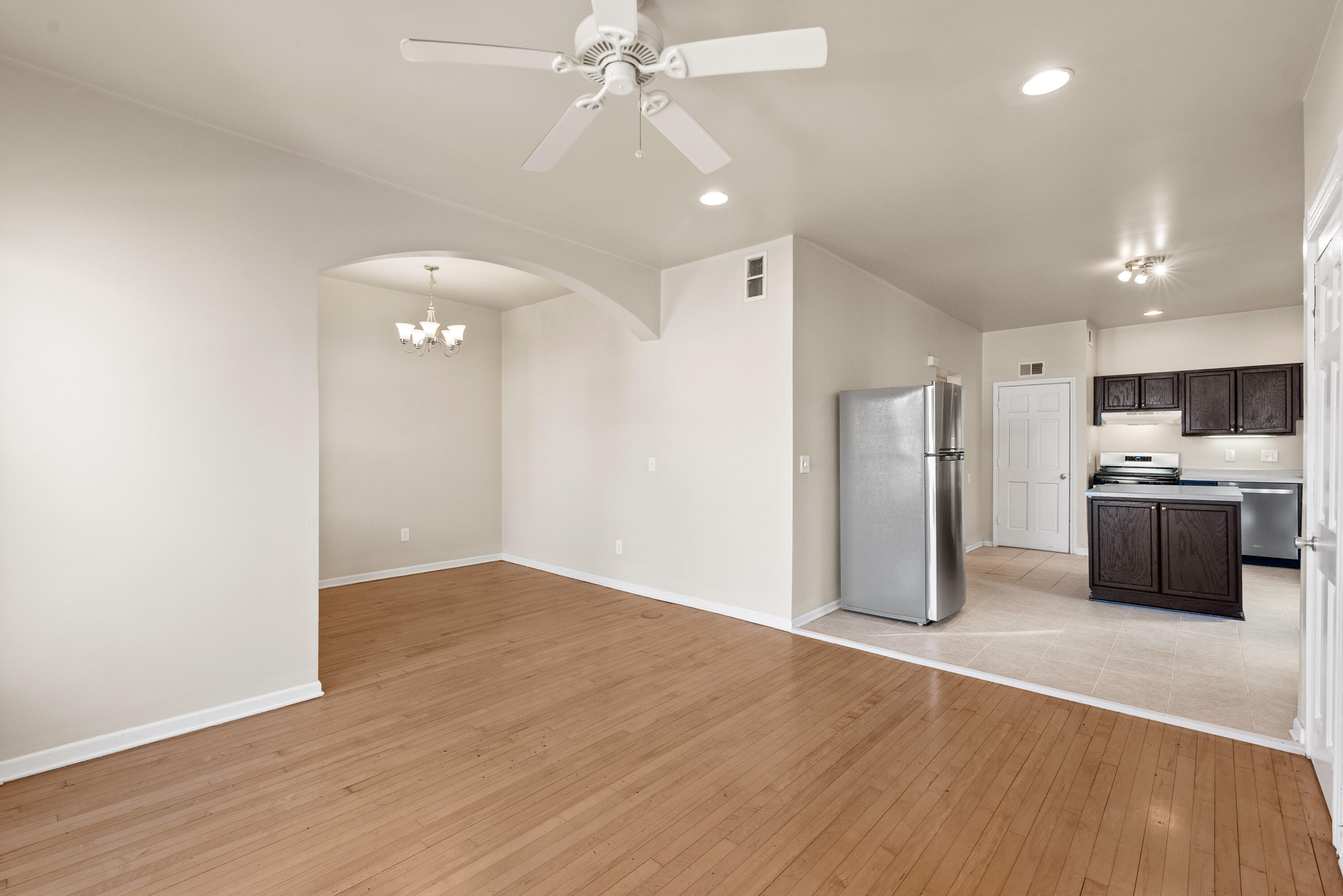 1115 E Knapp St Unit: 2