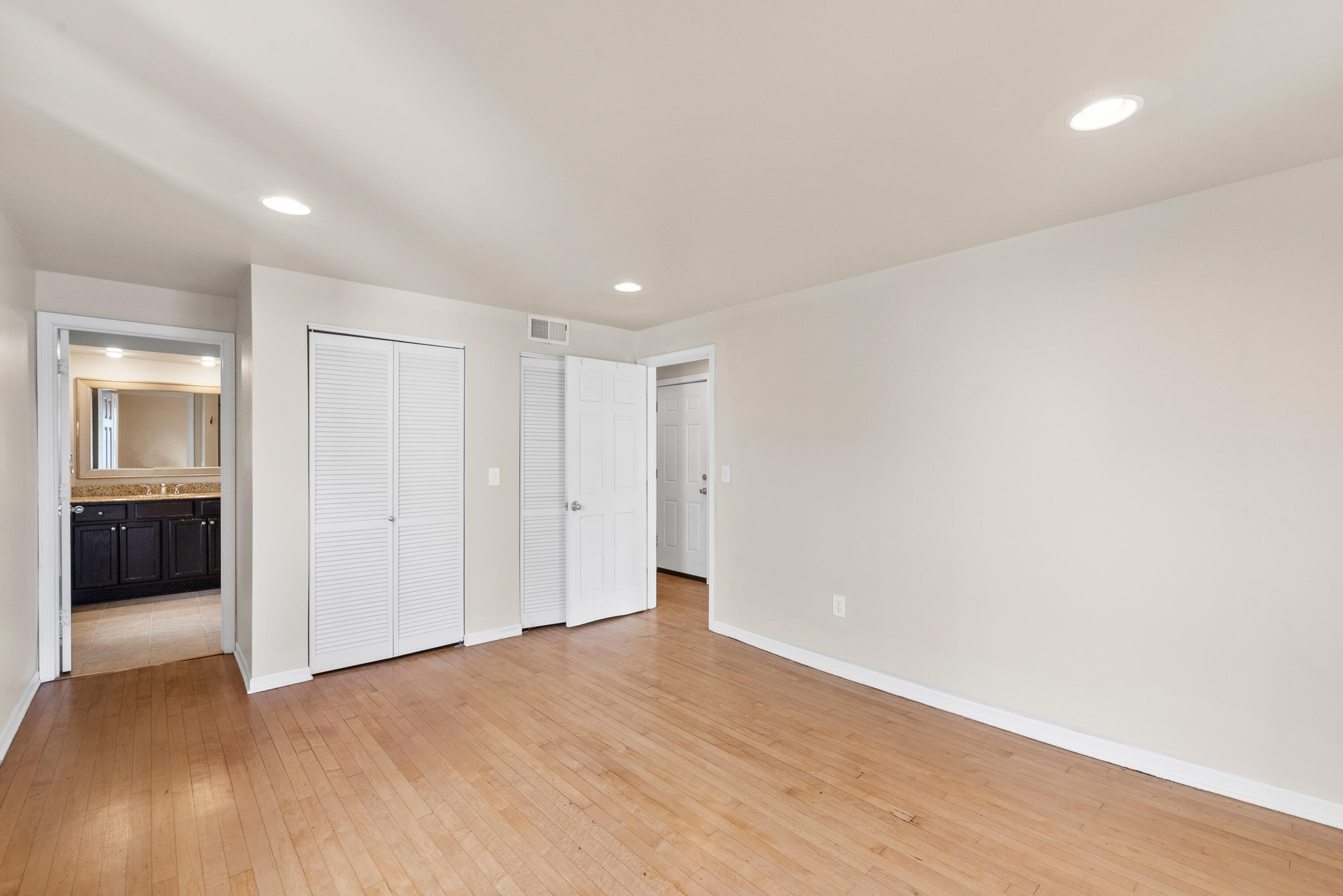 1115 E Knapp St Unit: 2