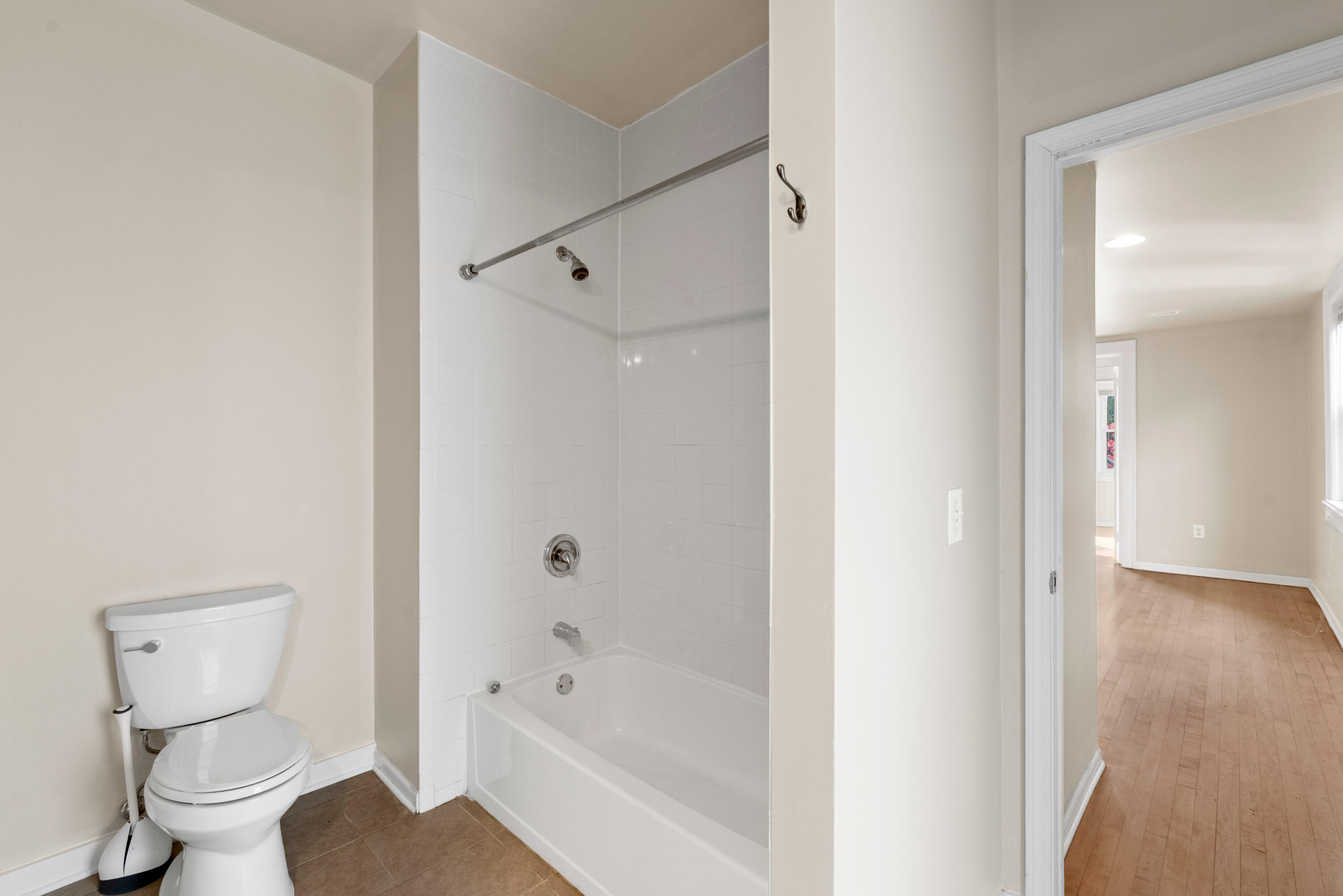 1115 E Knapp St Unit: 2