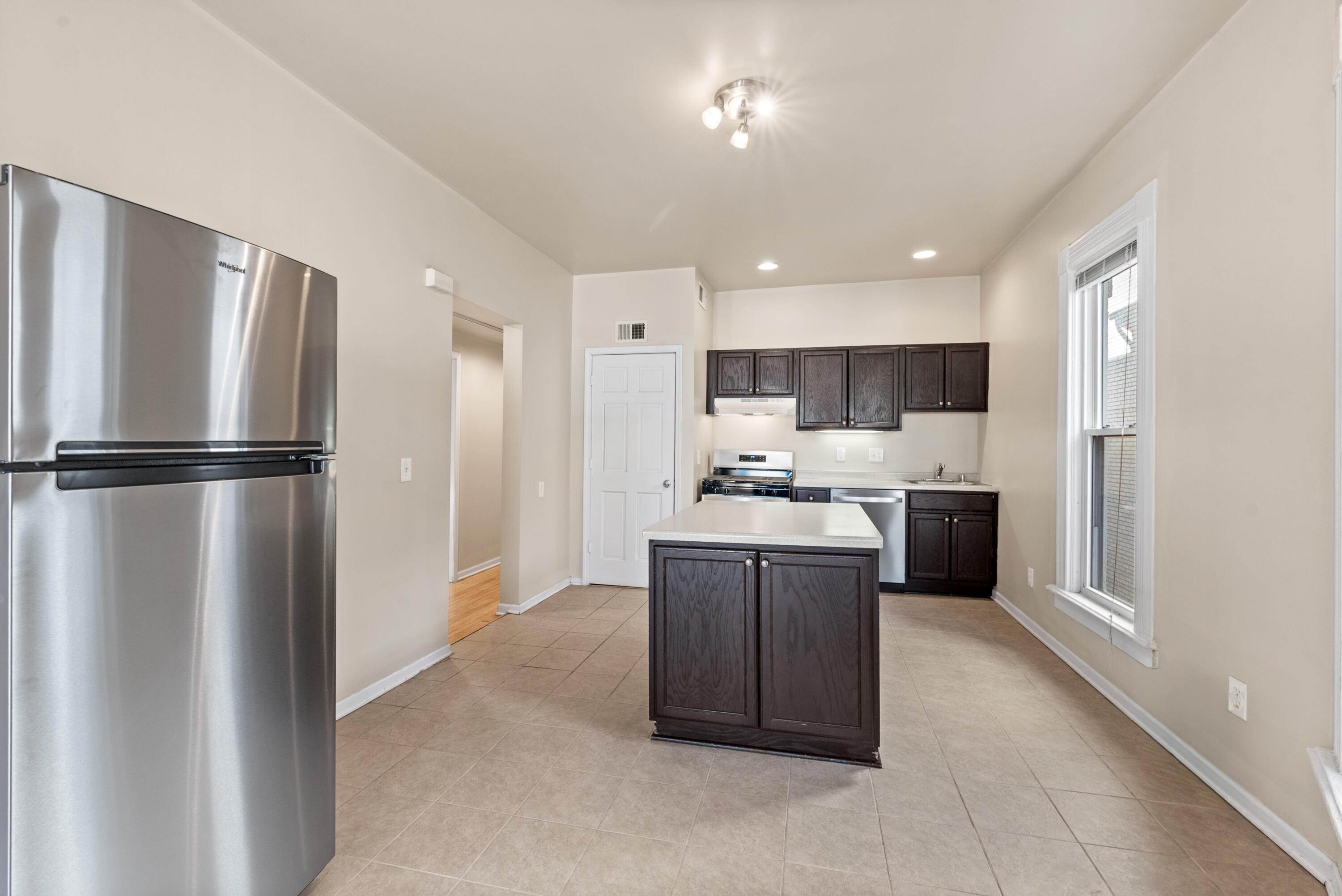 1115 E Knapp St Unit: 2