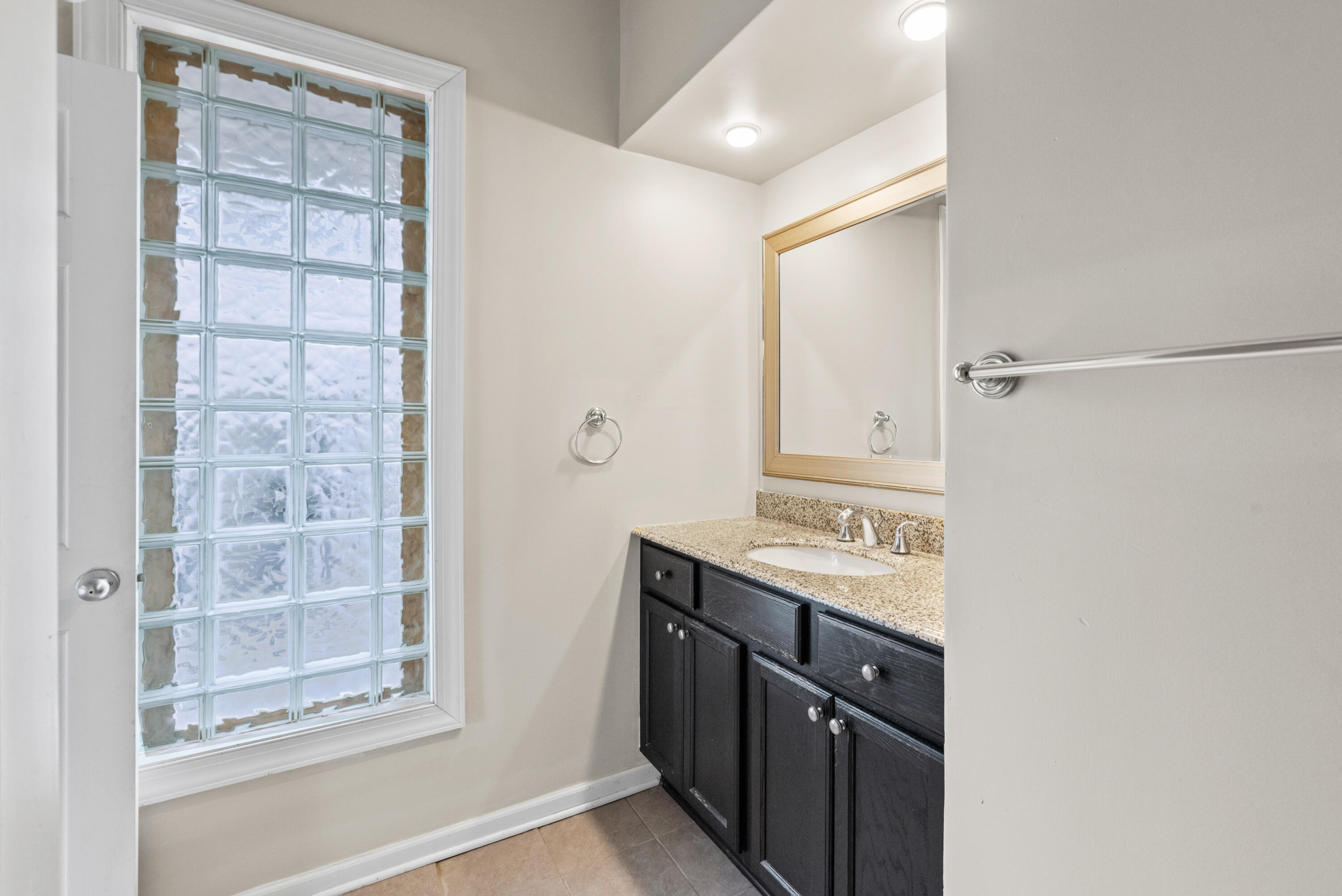 1115 E Knapp St Unit: 2