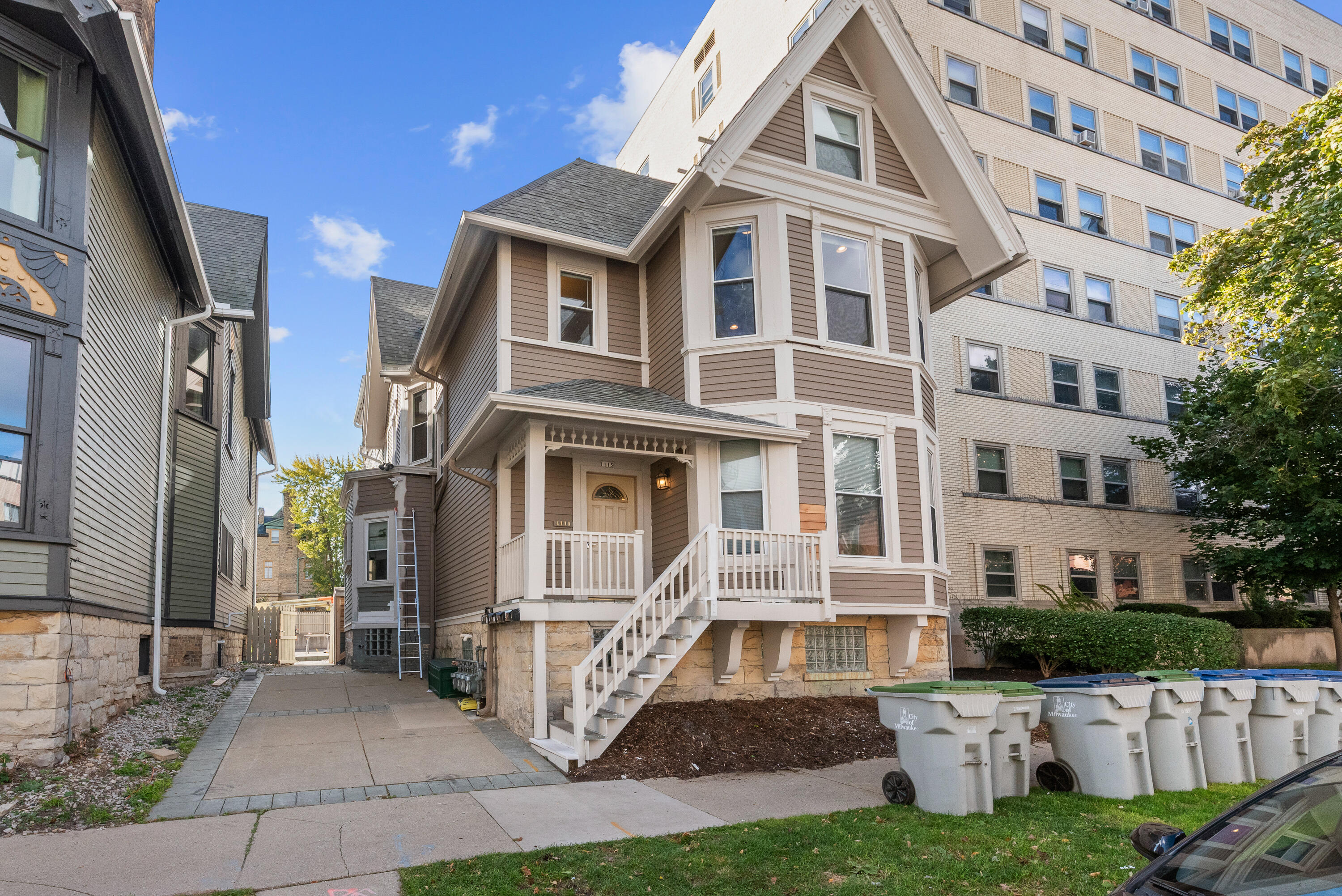 1115 E Knapp St Unit: 2