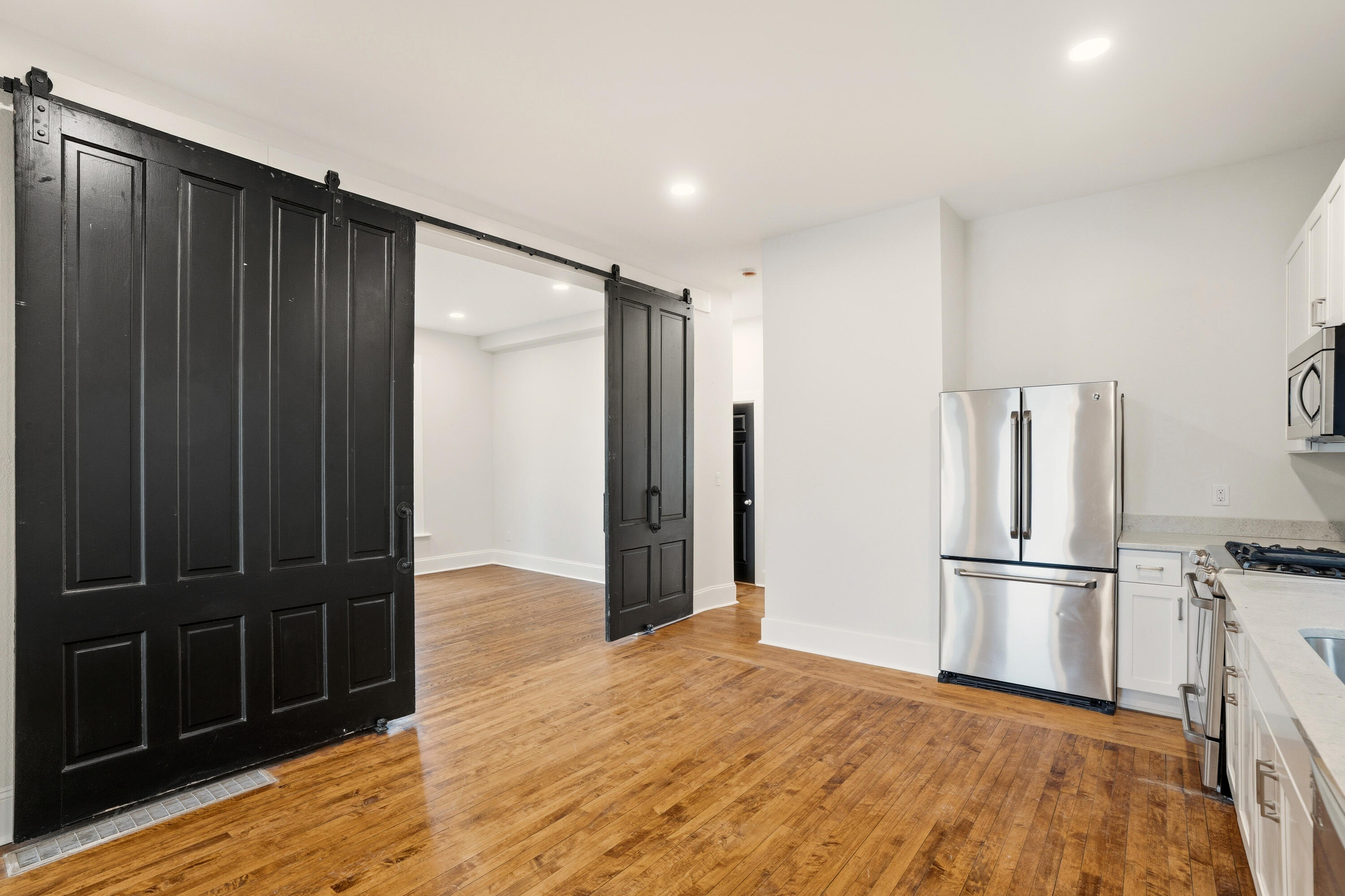 1119 E Knapp St Unit: Lower
