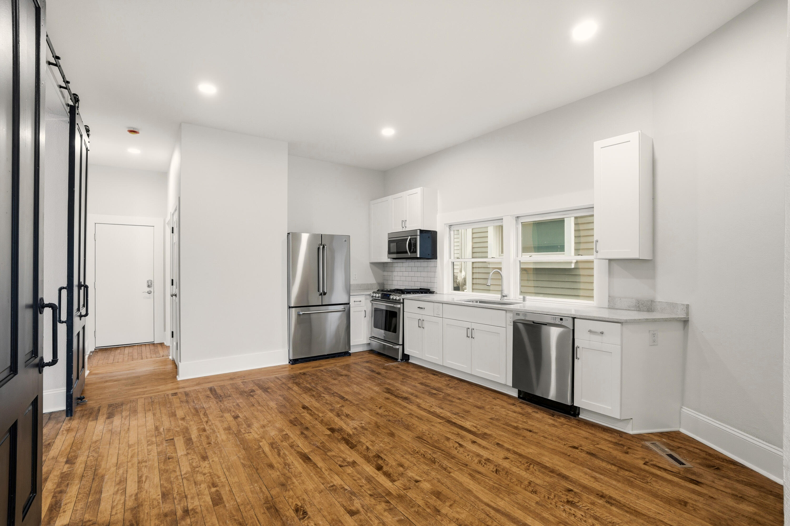 1119 E Knapp St Unit: Lower