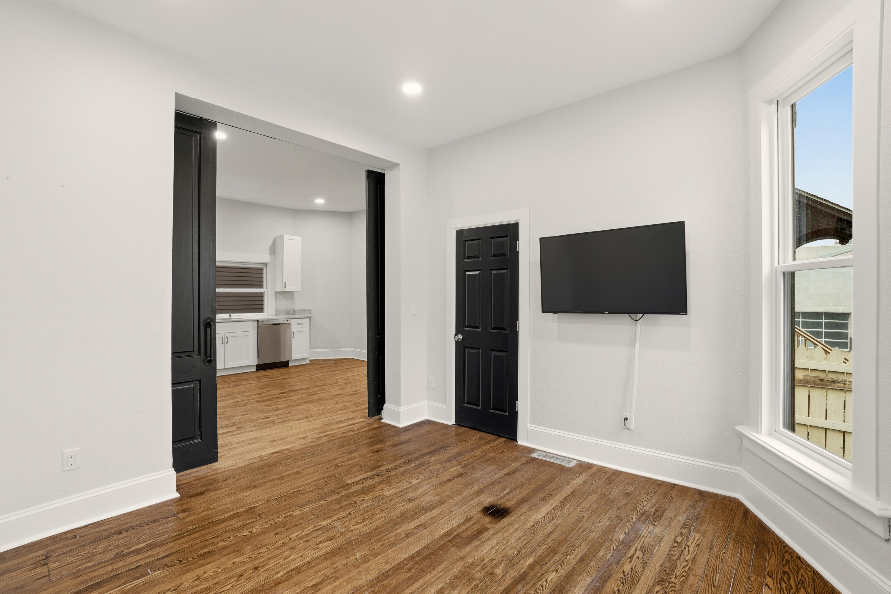 1119 E Knapp St Unit: Lower