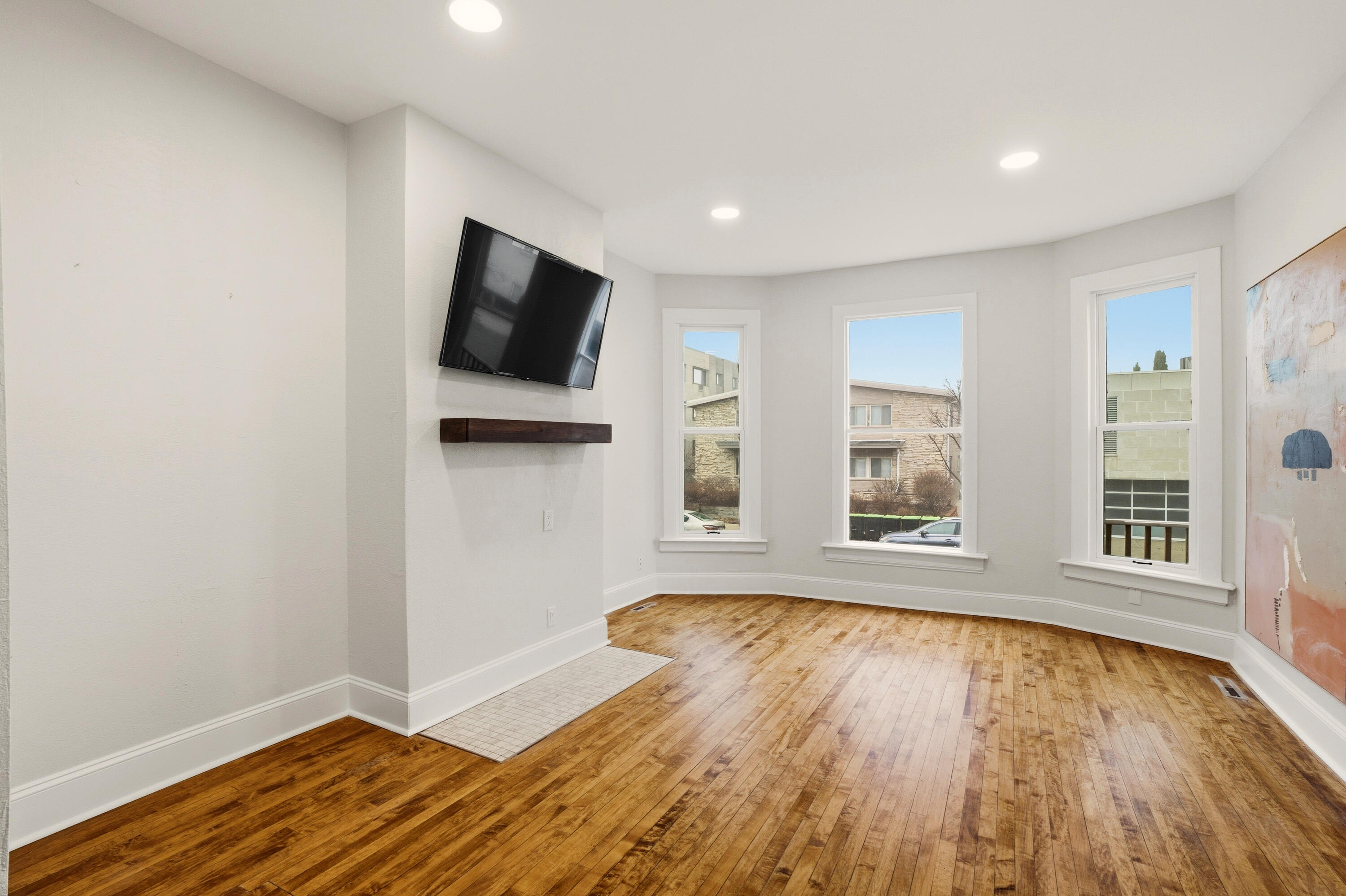 1119 E Knapp St Unit: Lower