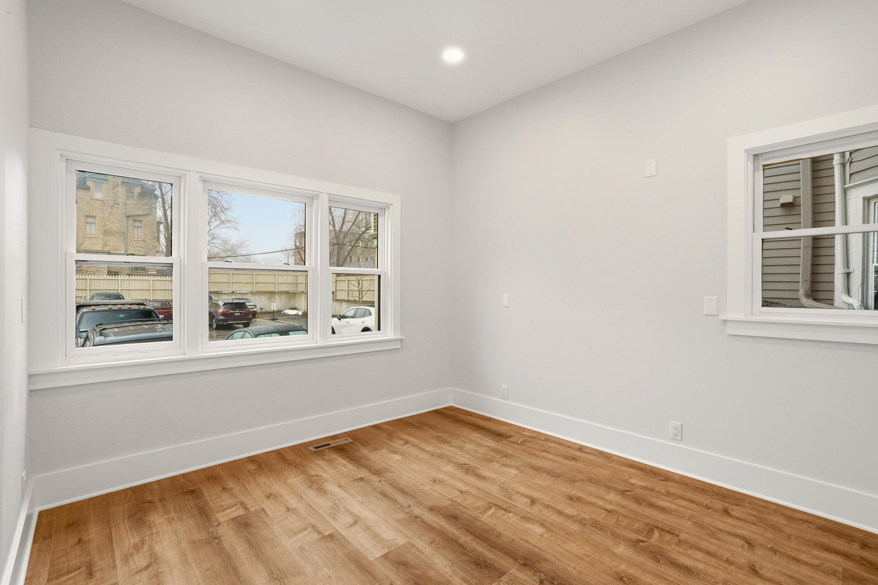 1119 E Knapp St Unit: Lower