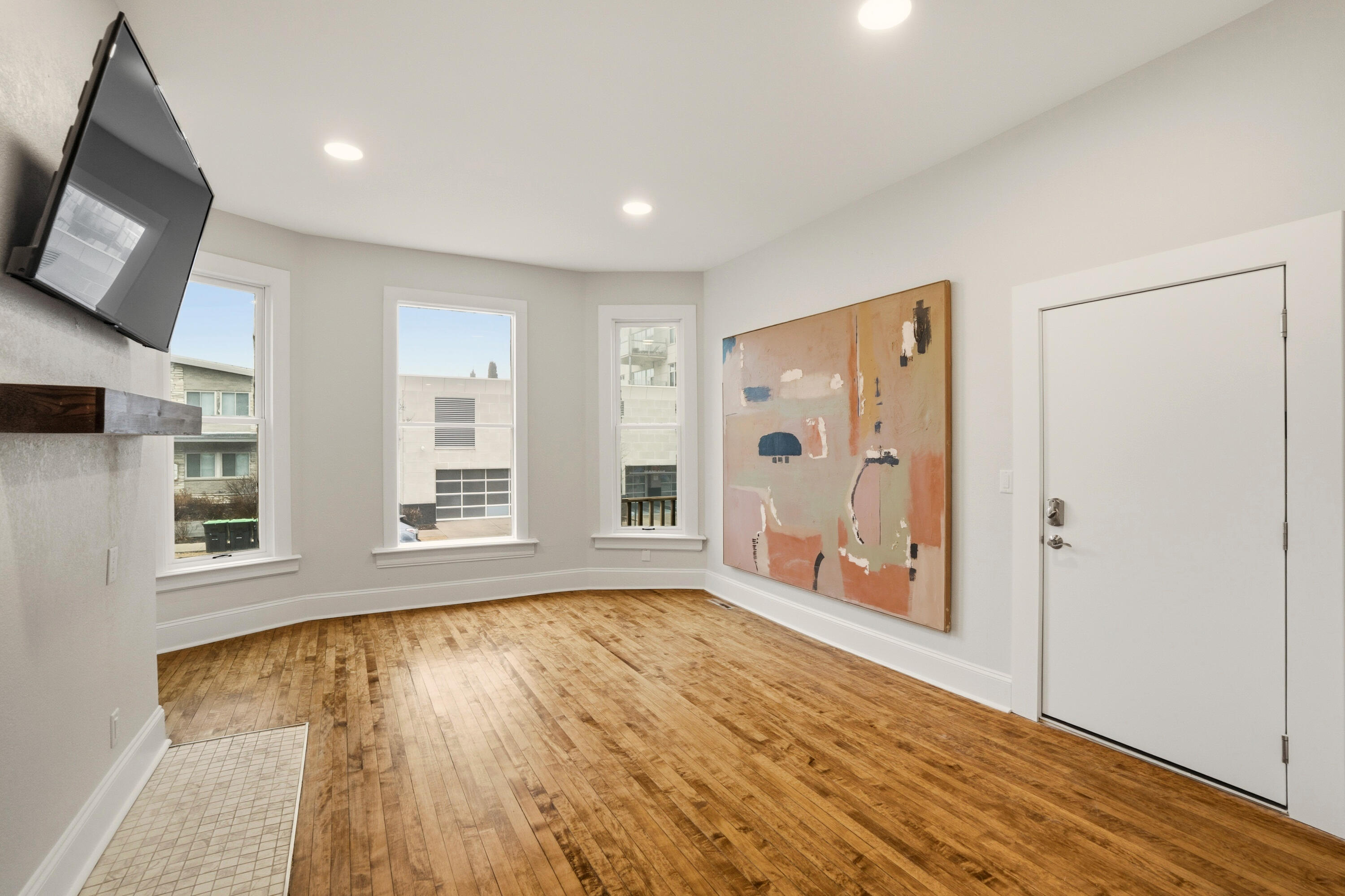 1119 E Knapp St Unit: Lower