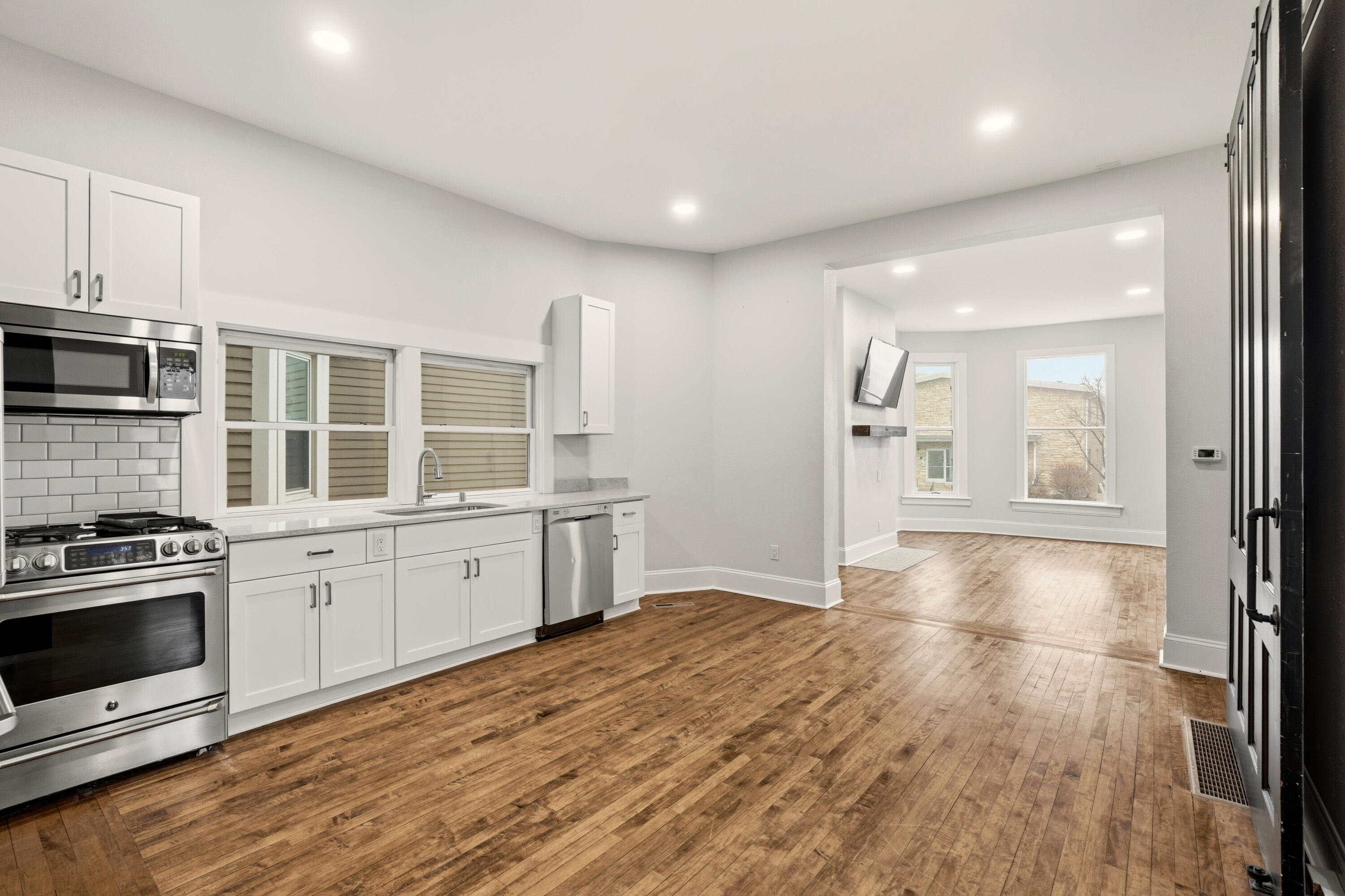 1119 E Knapp St Unit: Lower