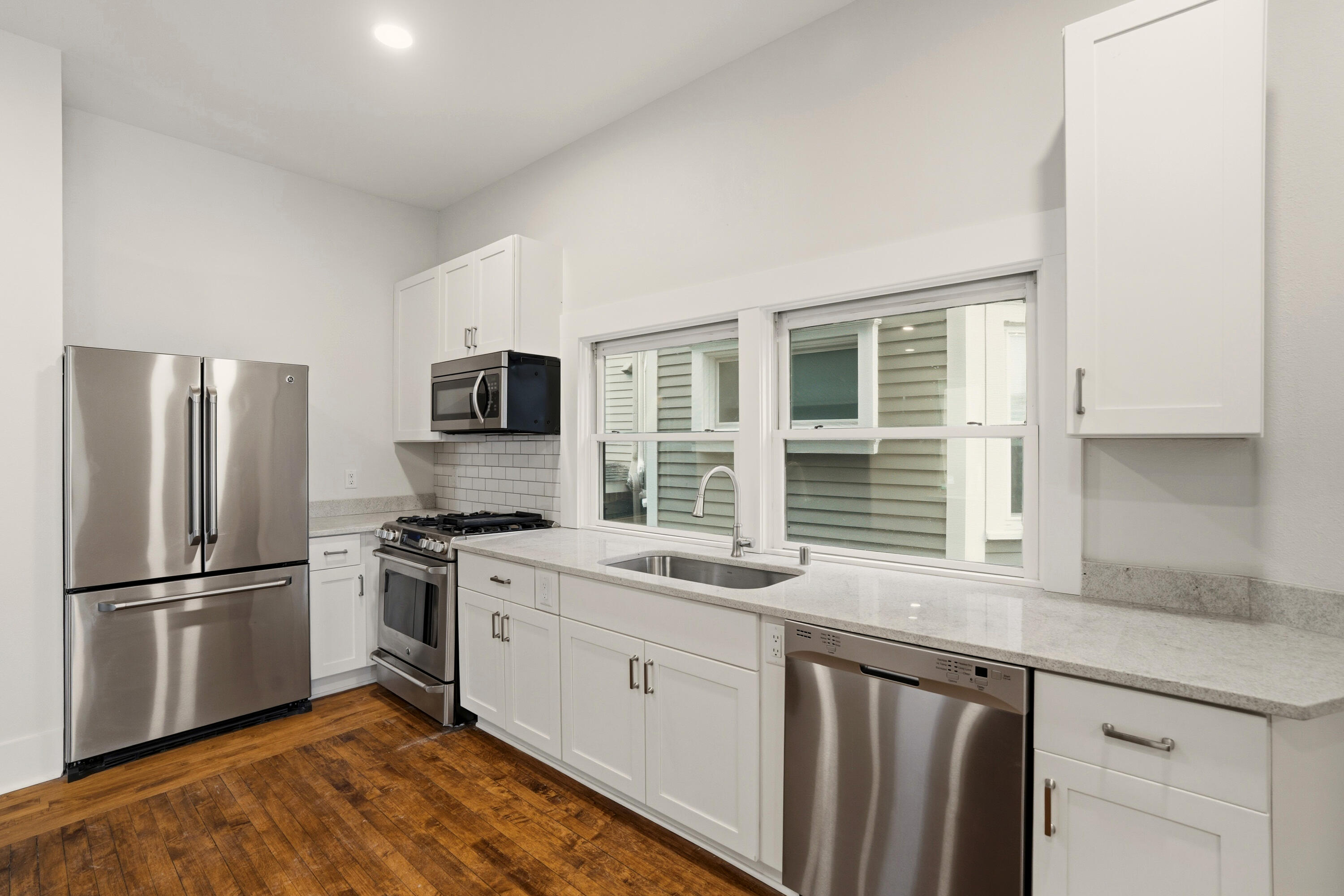 1119 E Knapp St Unit: Lower