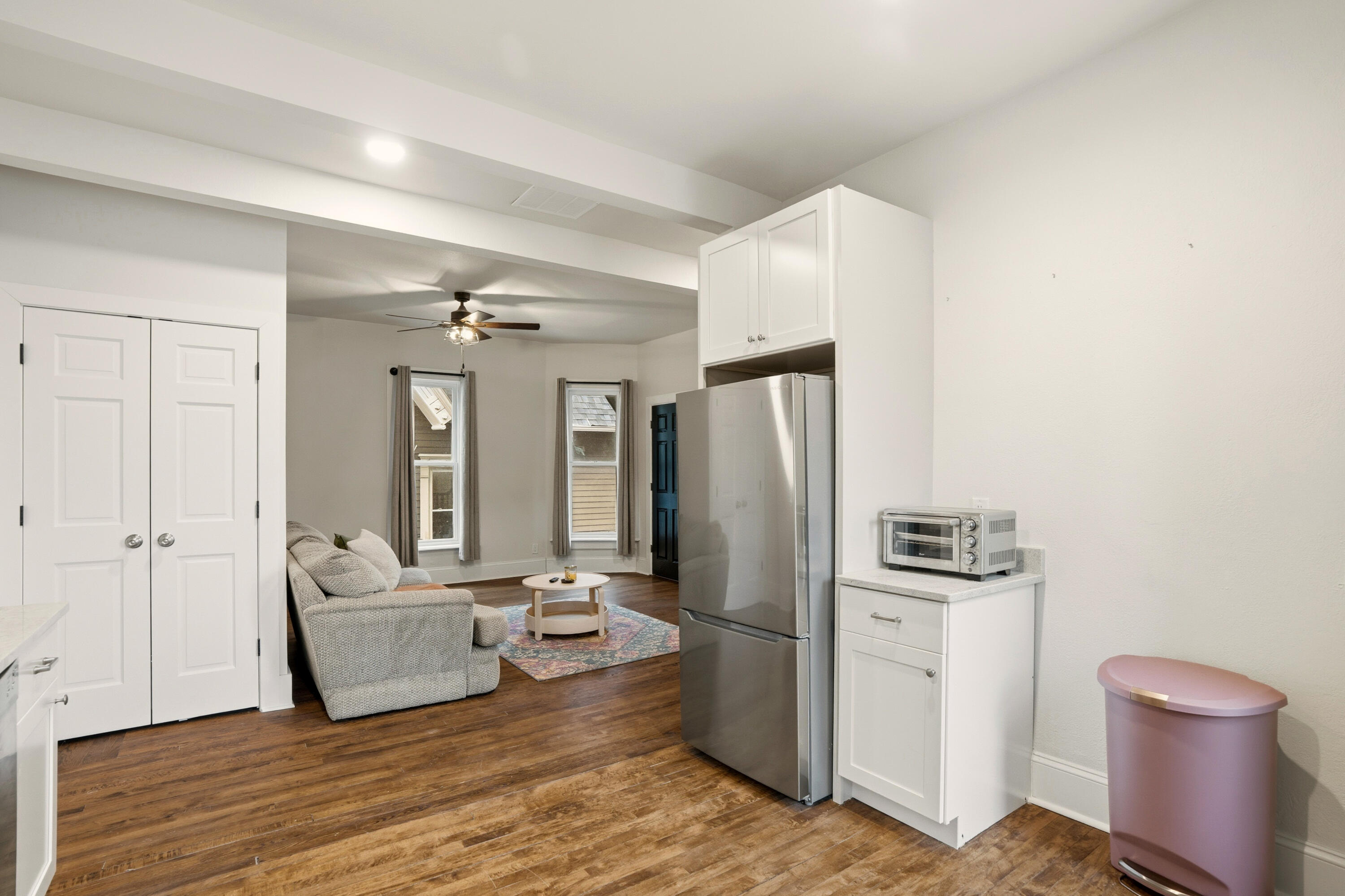 1119 E Knapp St Unit: Upper