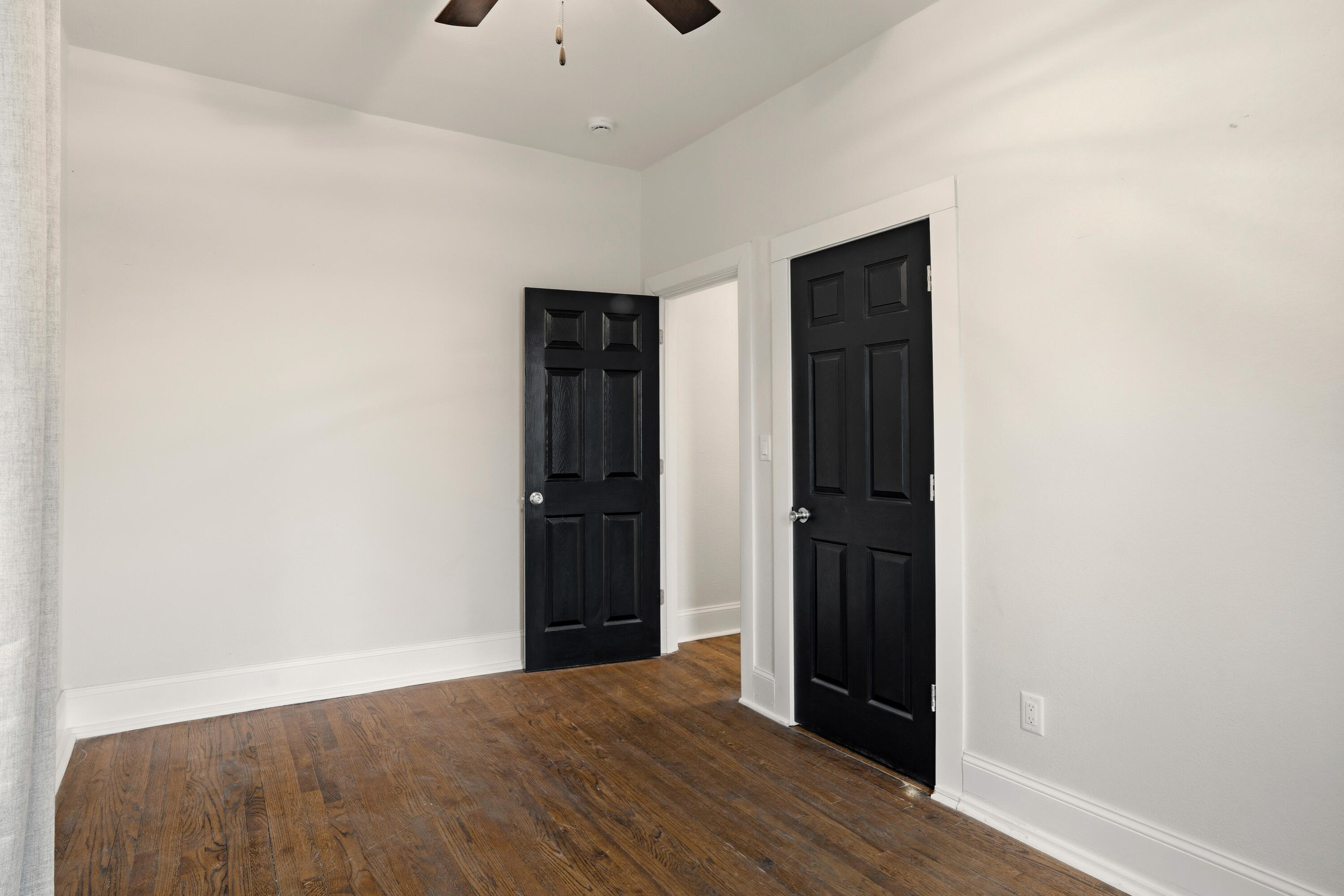 1119 E Knapp St Unit: Upper