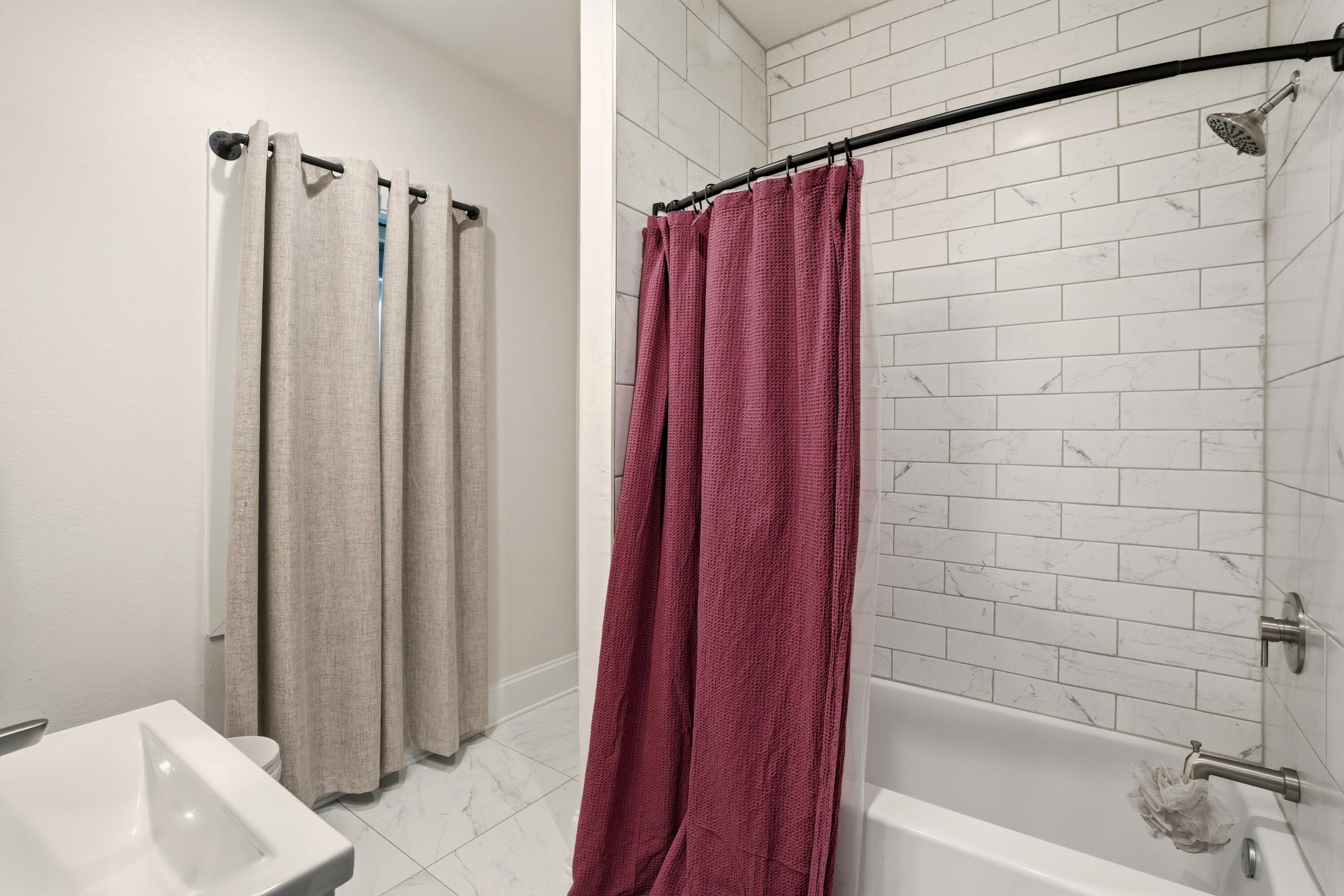 1119 E Knapp St Unit: Upper