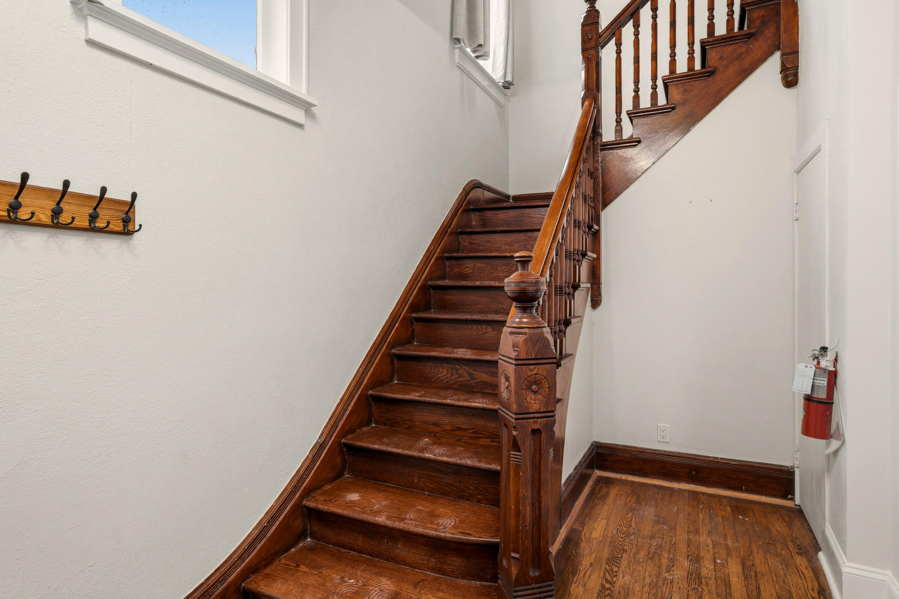 1119 E Knapp St Unit: Upper