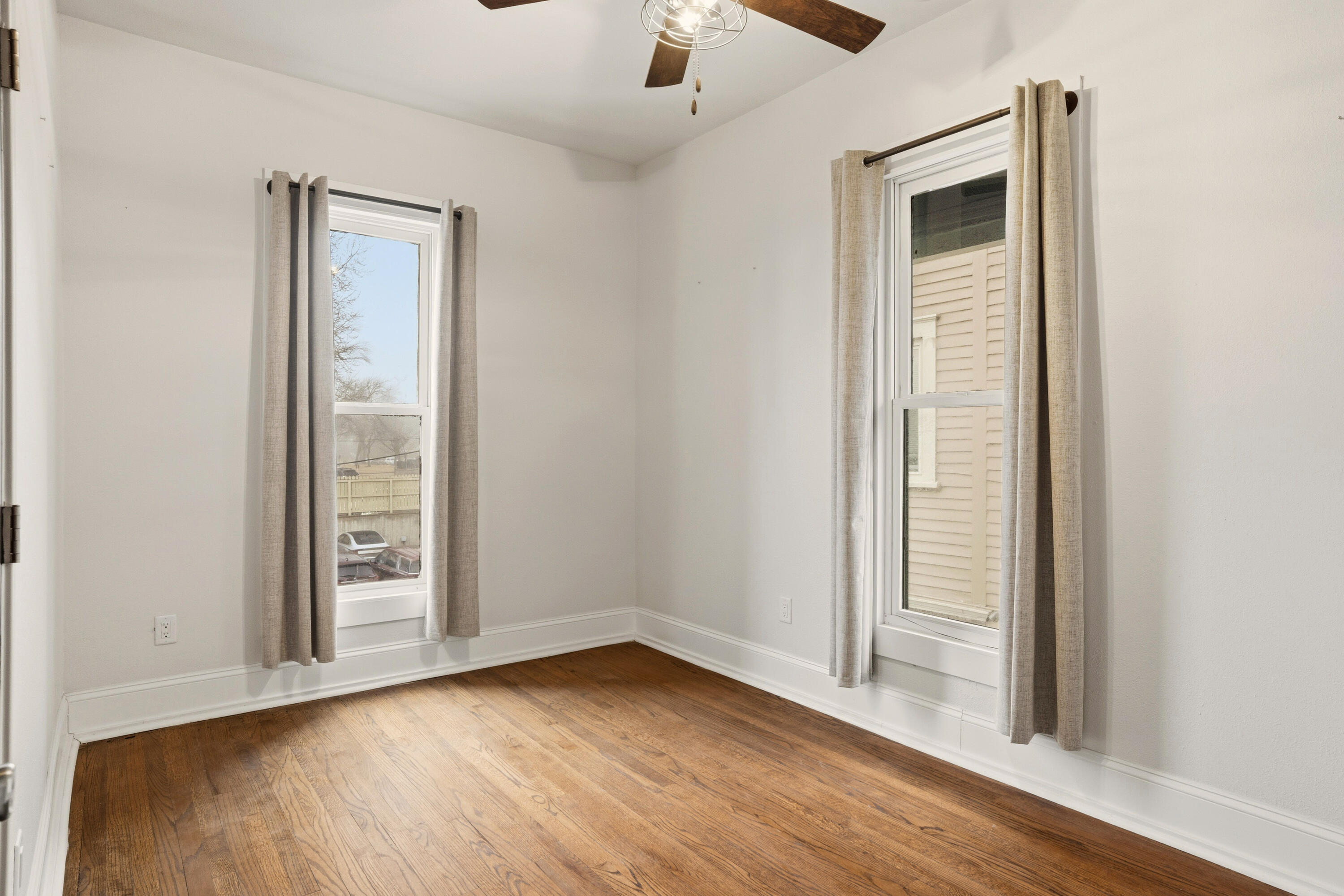 1119 E Knapp St Unit: Upper