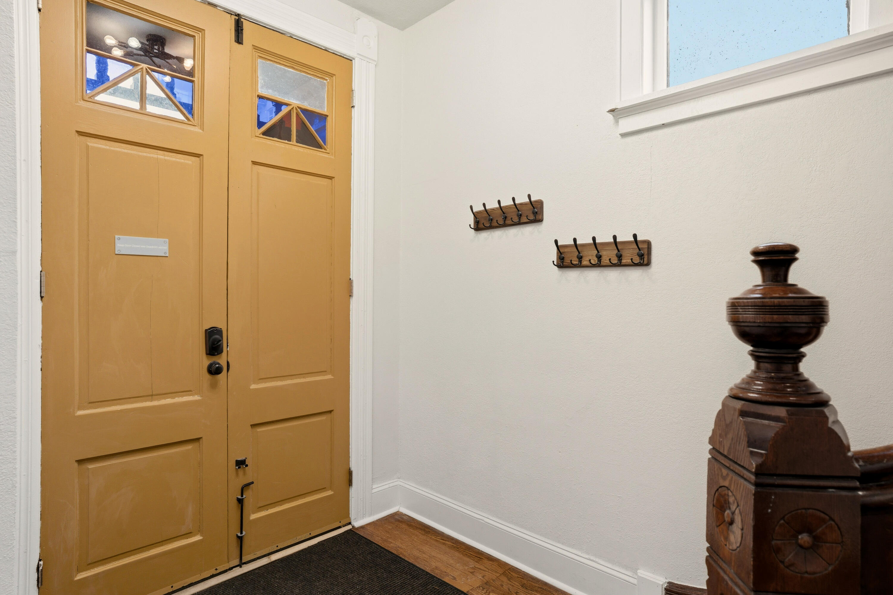 1119 E Knapp St Unit: Upper