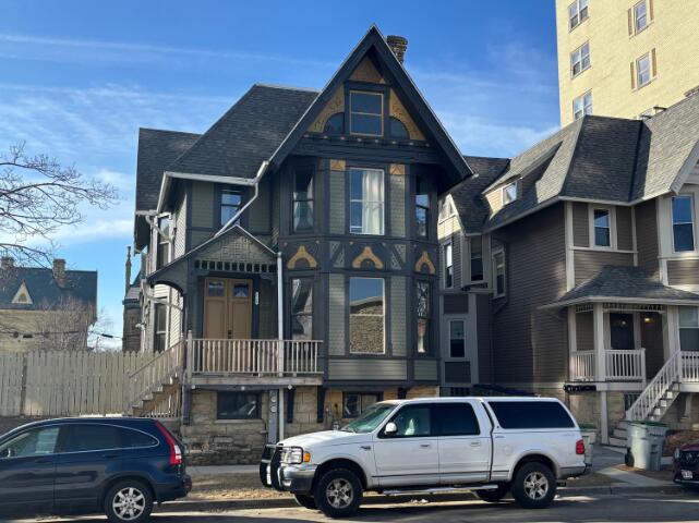 1119 E Knapp St Unit: Upper