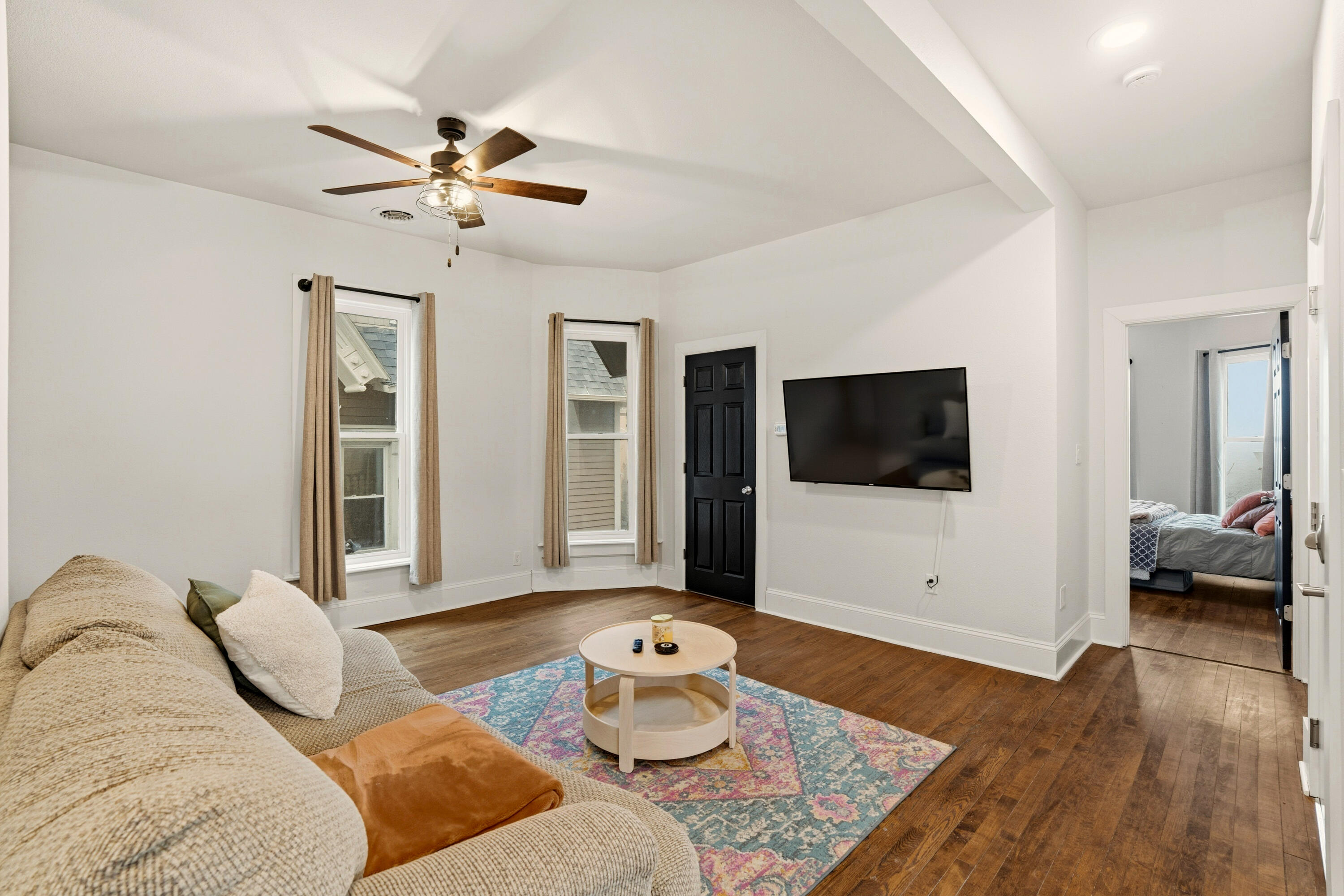 1119 E Knapp St Unit: Upper