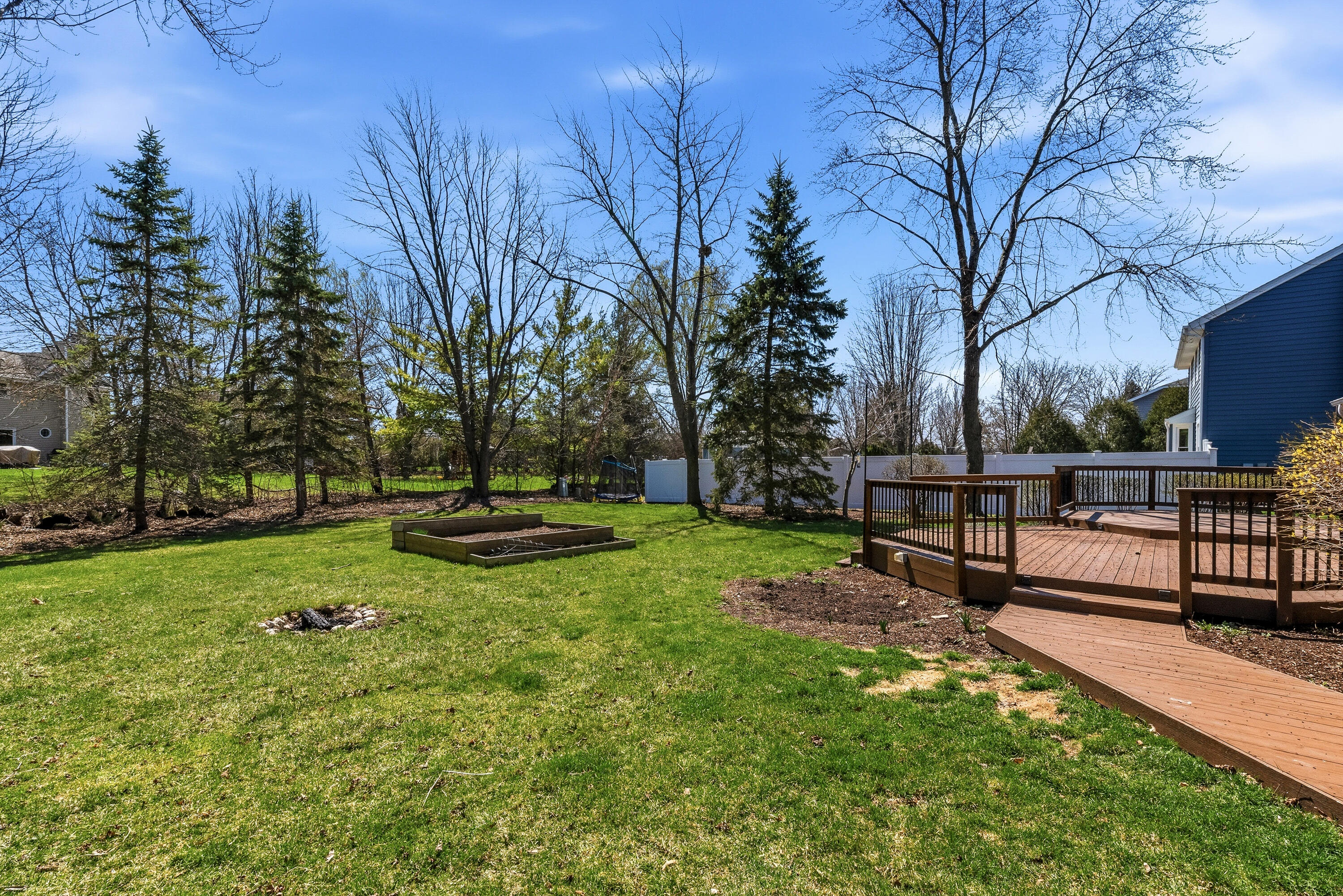 N108W17031 Hawthorne Dr