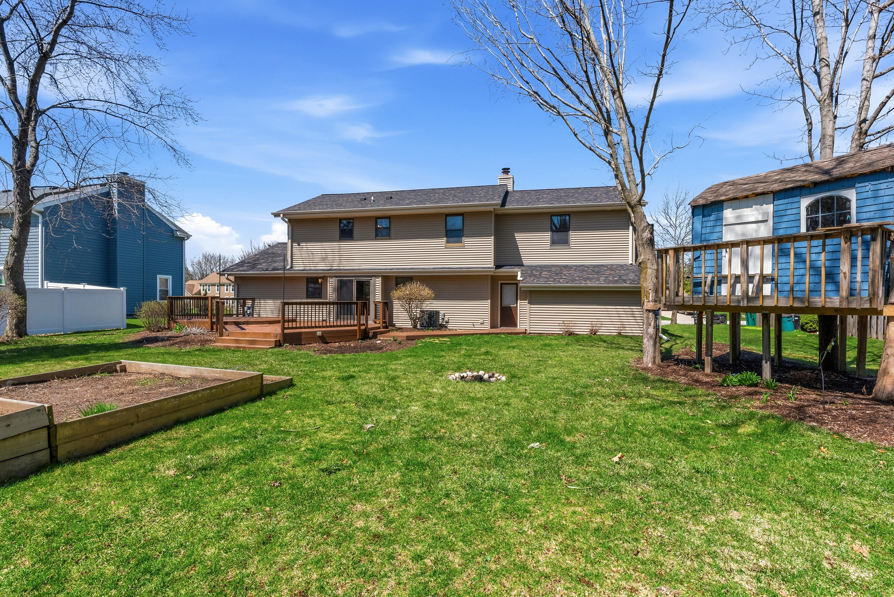 N108W17031 Hawthorne Dr