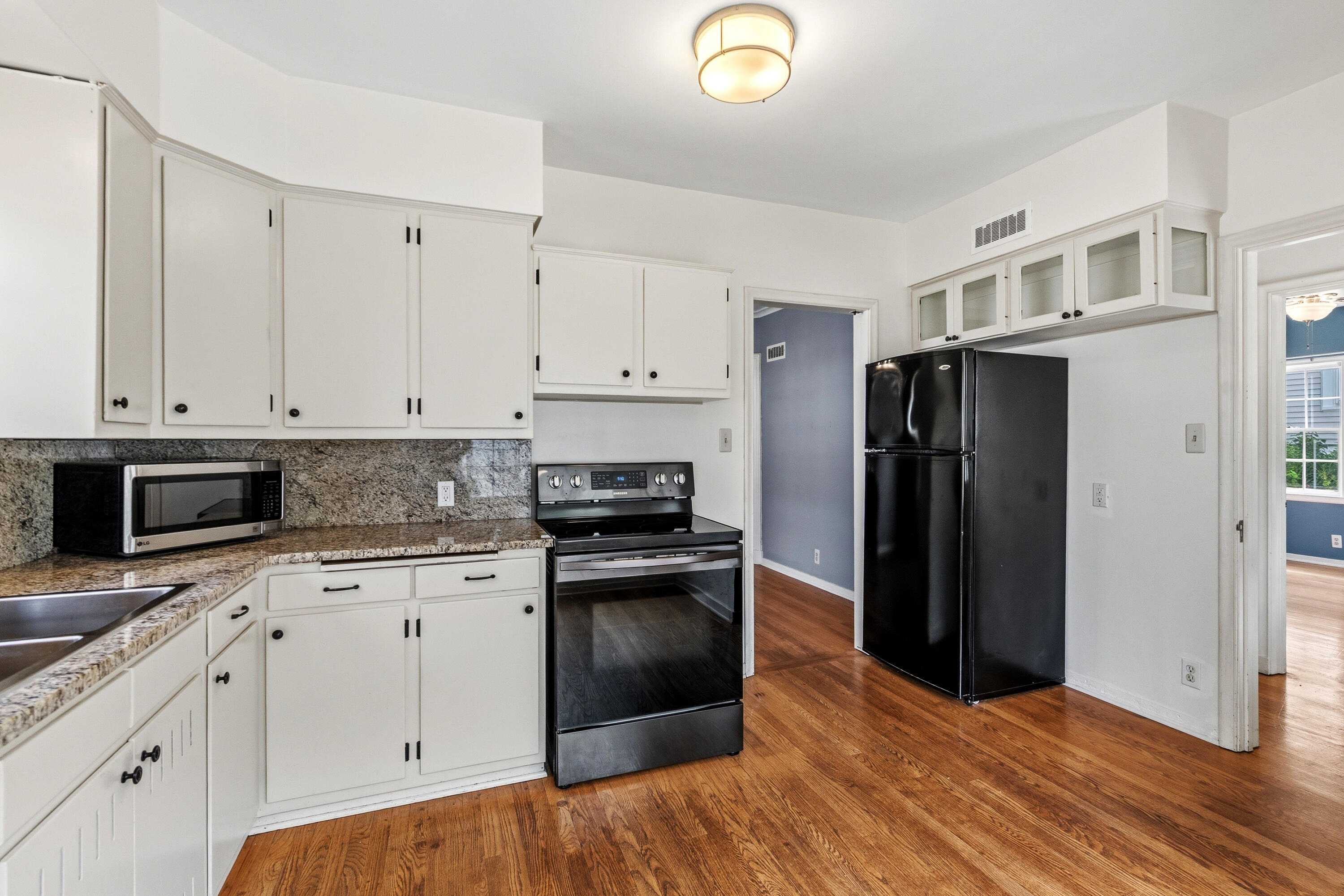 215 W Saveland Ave