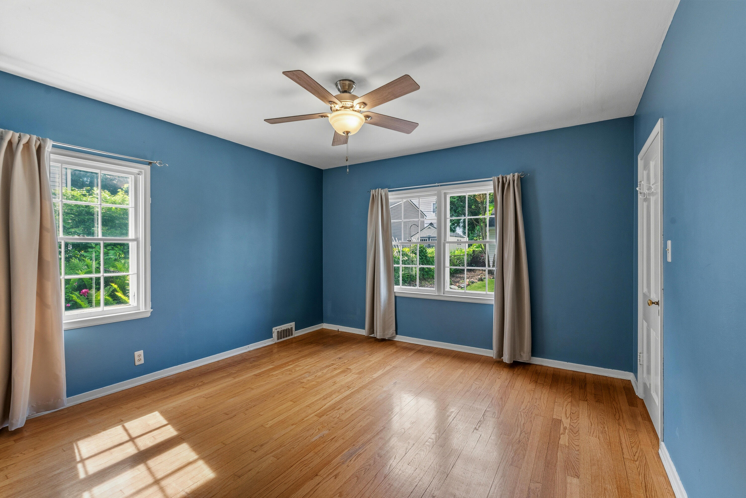 215 W Saveland Ave