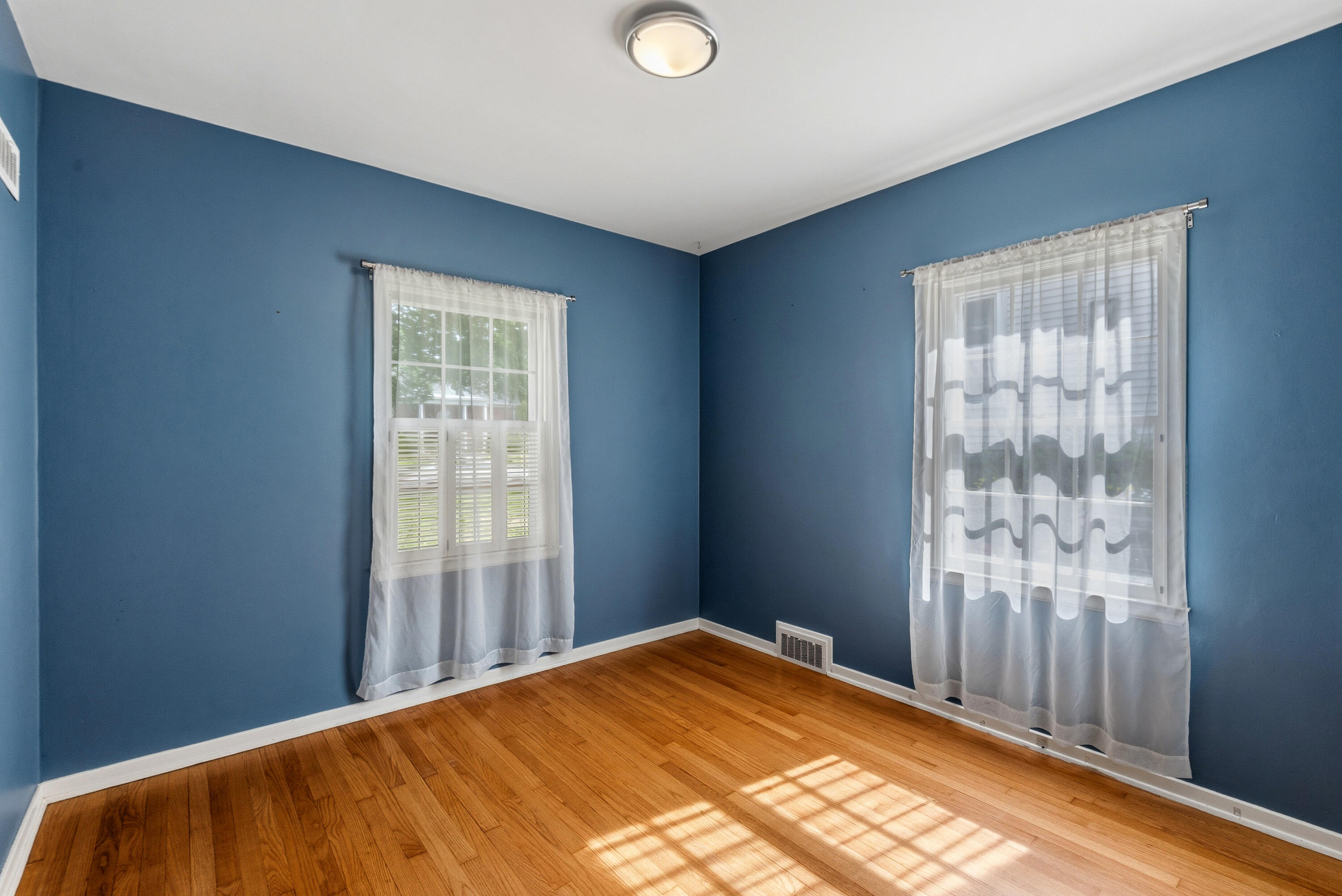 215 W Saveland Ave