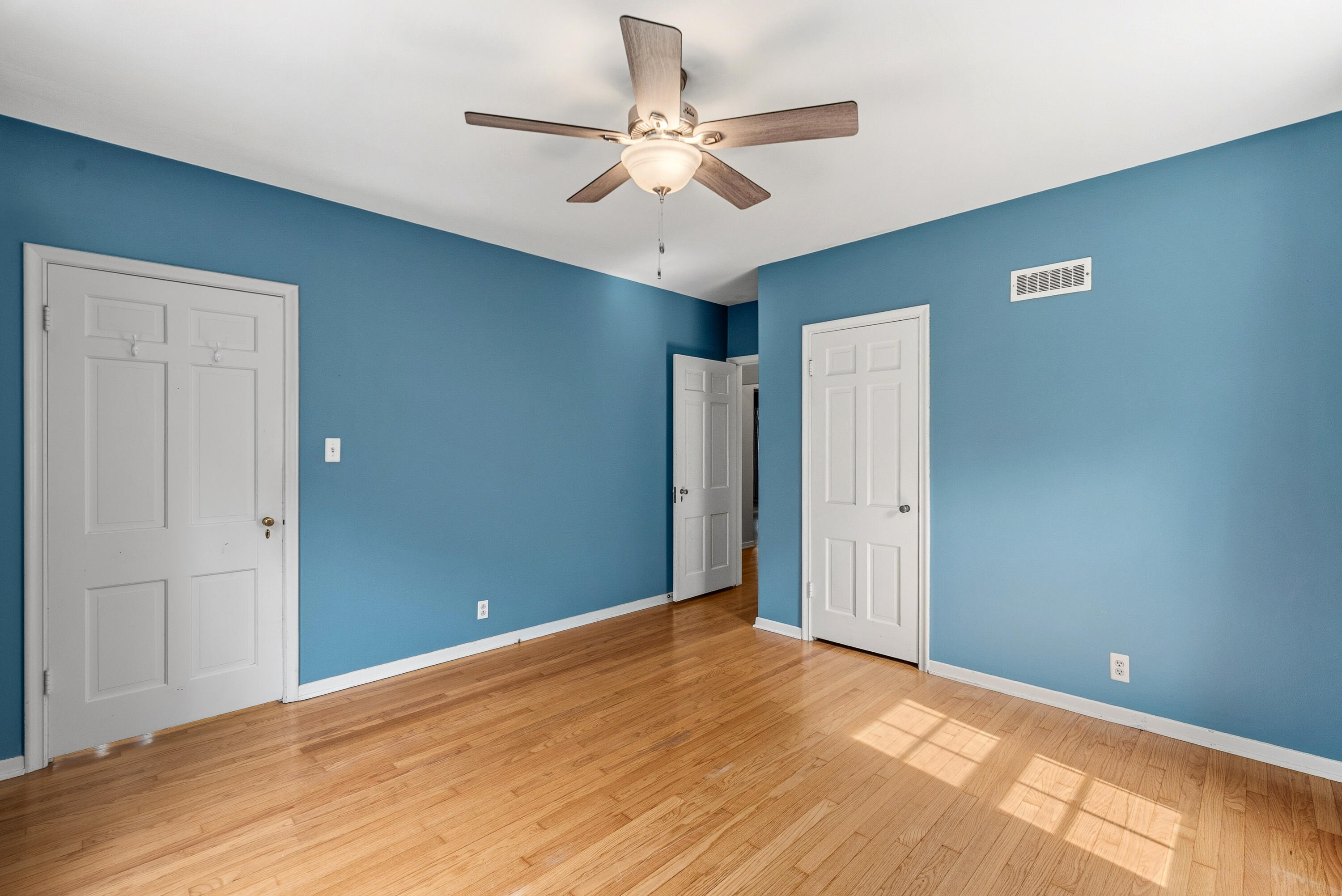 215 W Saveland Ave