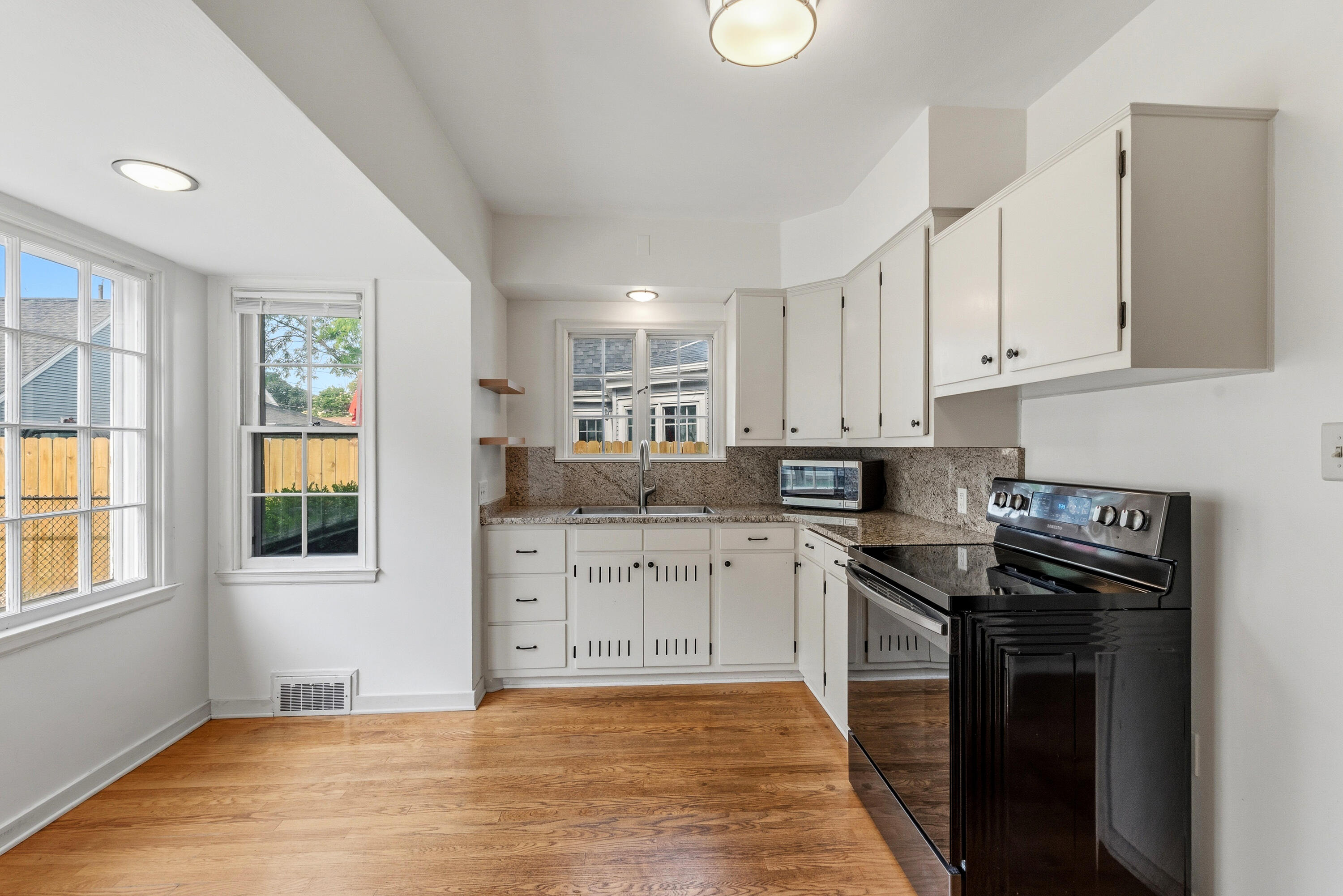 215 W Saveland Ave