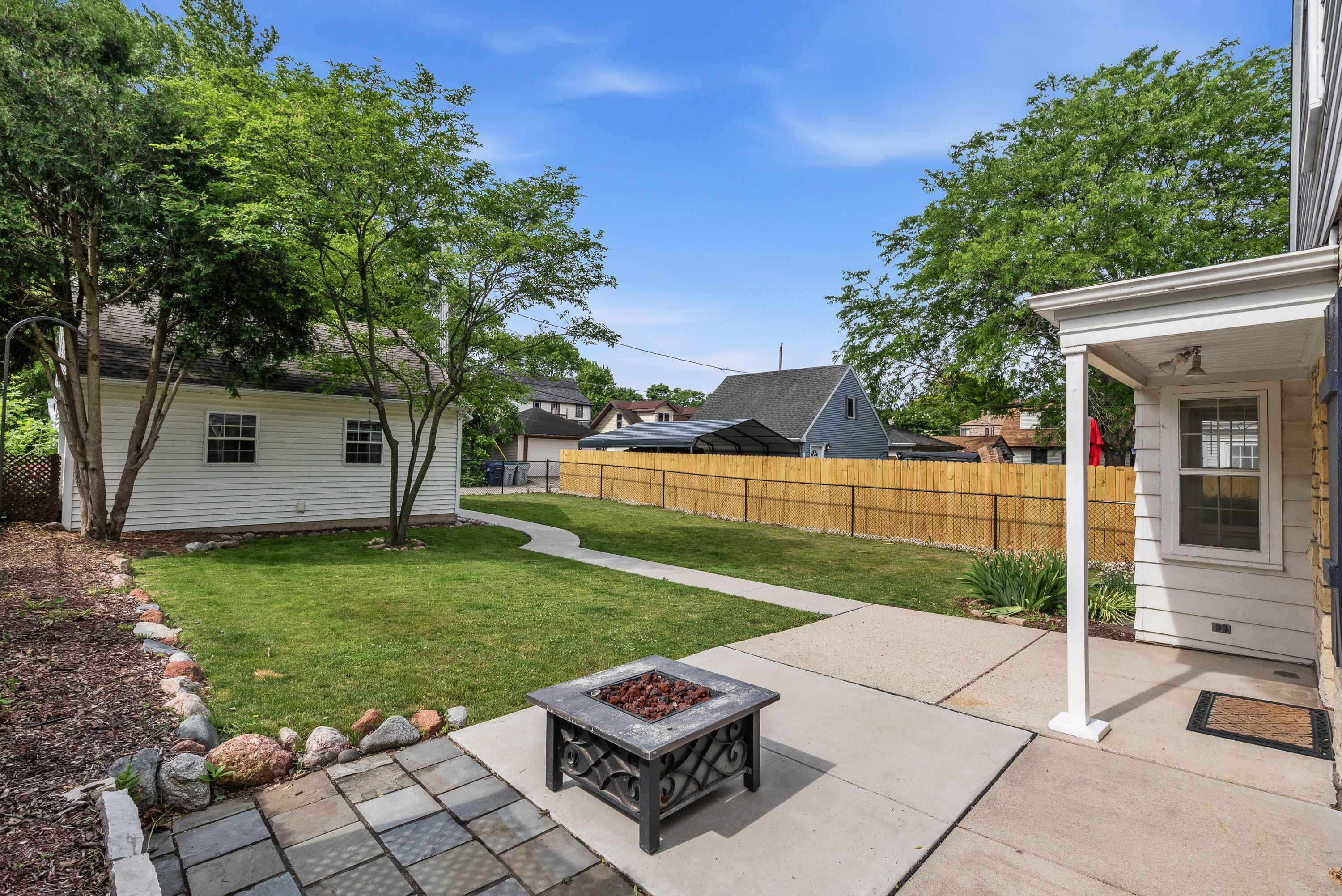 215 W Saveland Ave