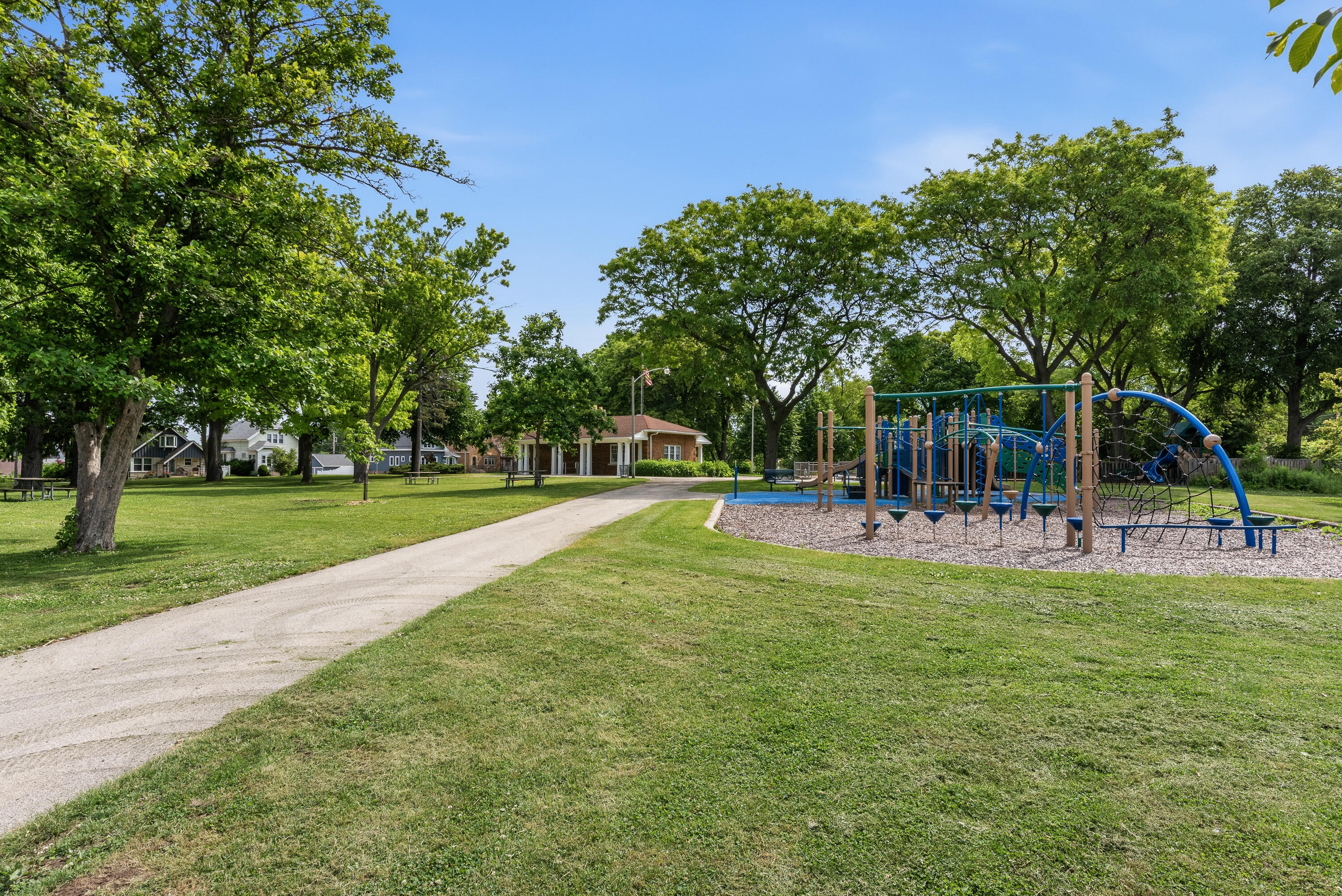 215 W Saveland Ave