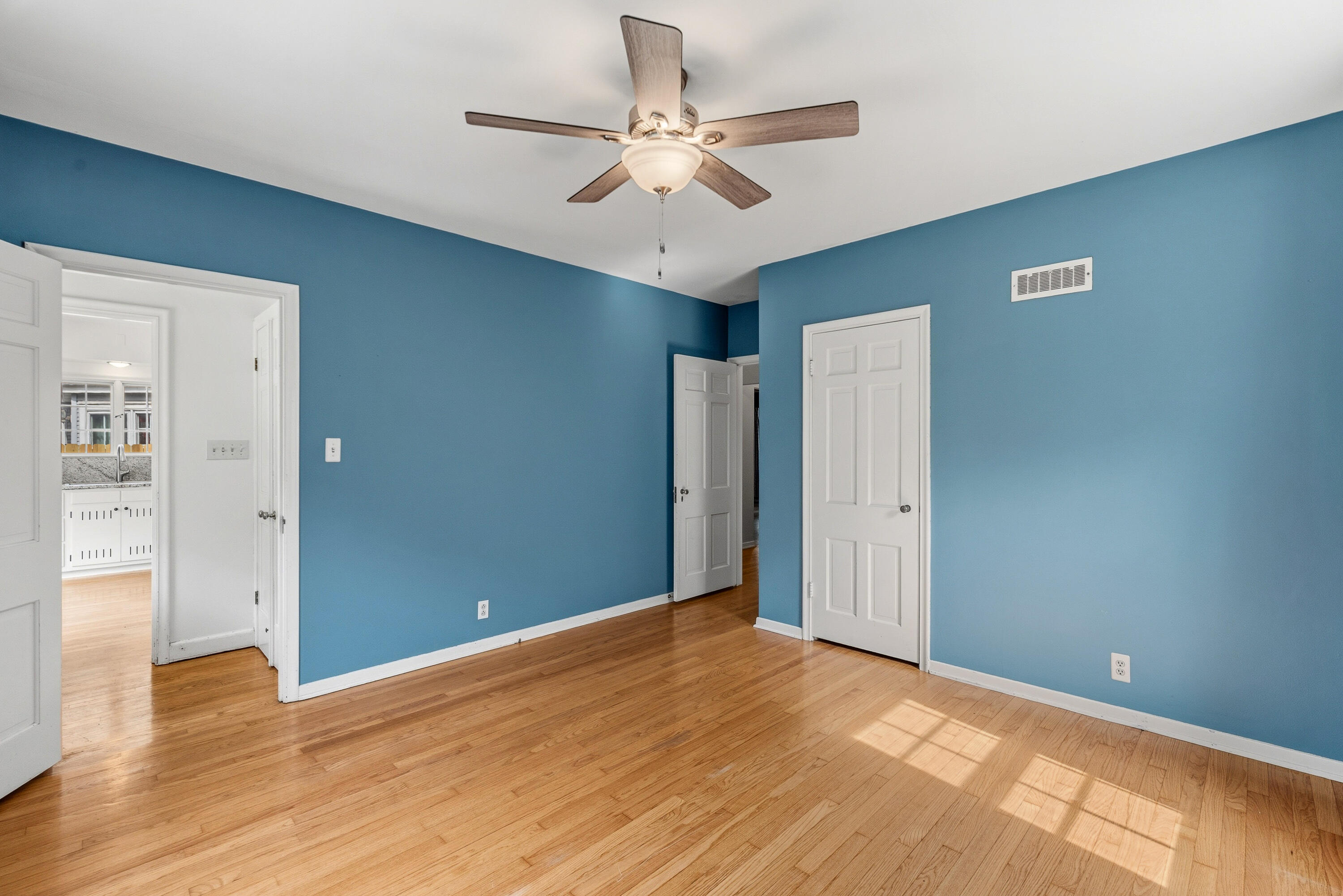 215 W Saveland Ave