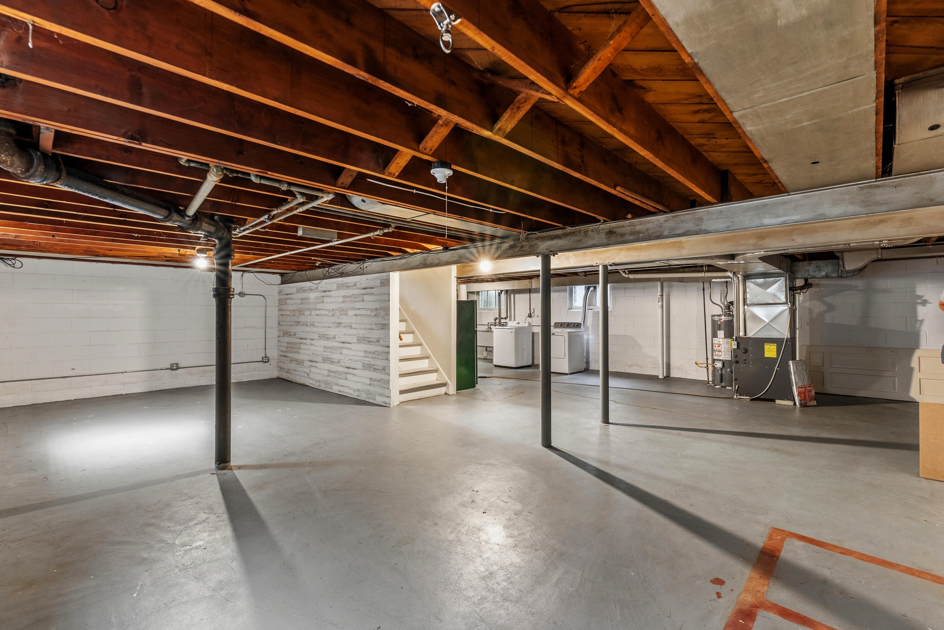 215 W Saveland Ave