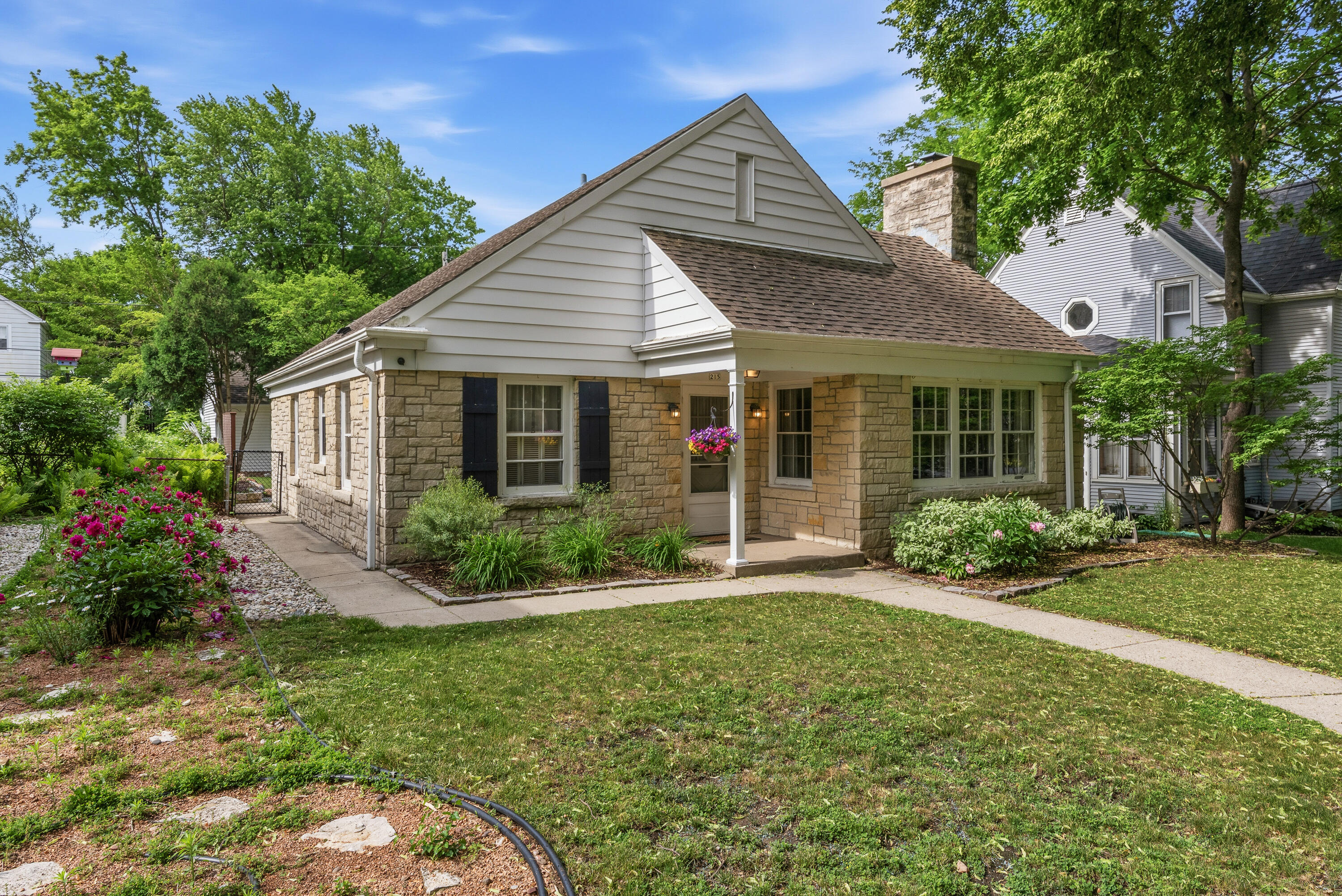 215 W Saveland Ave