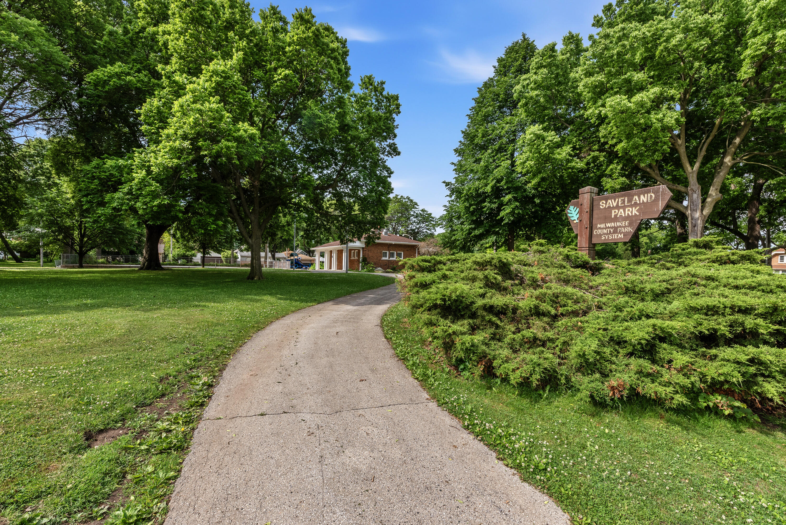 215 W Saveland Ave