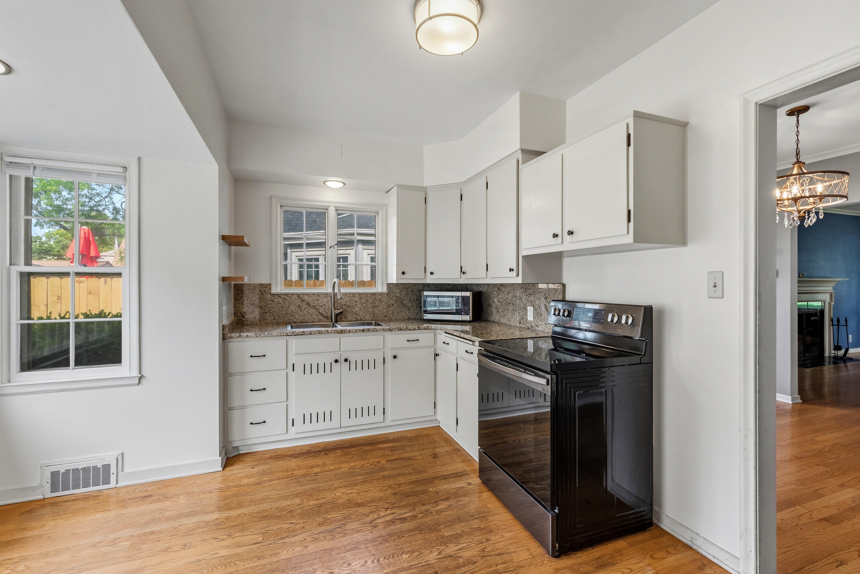 215 W Saveland Ave