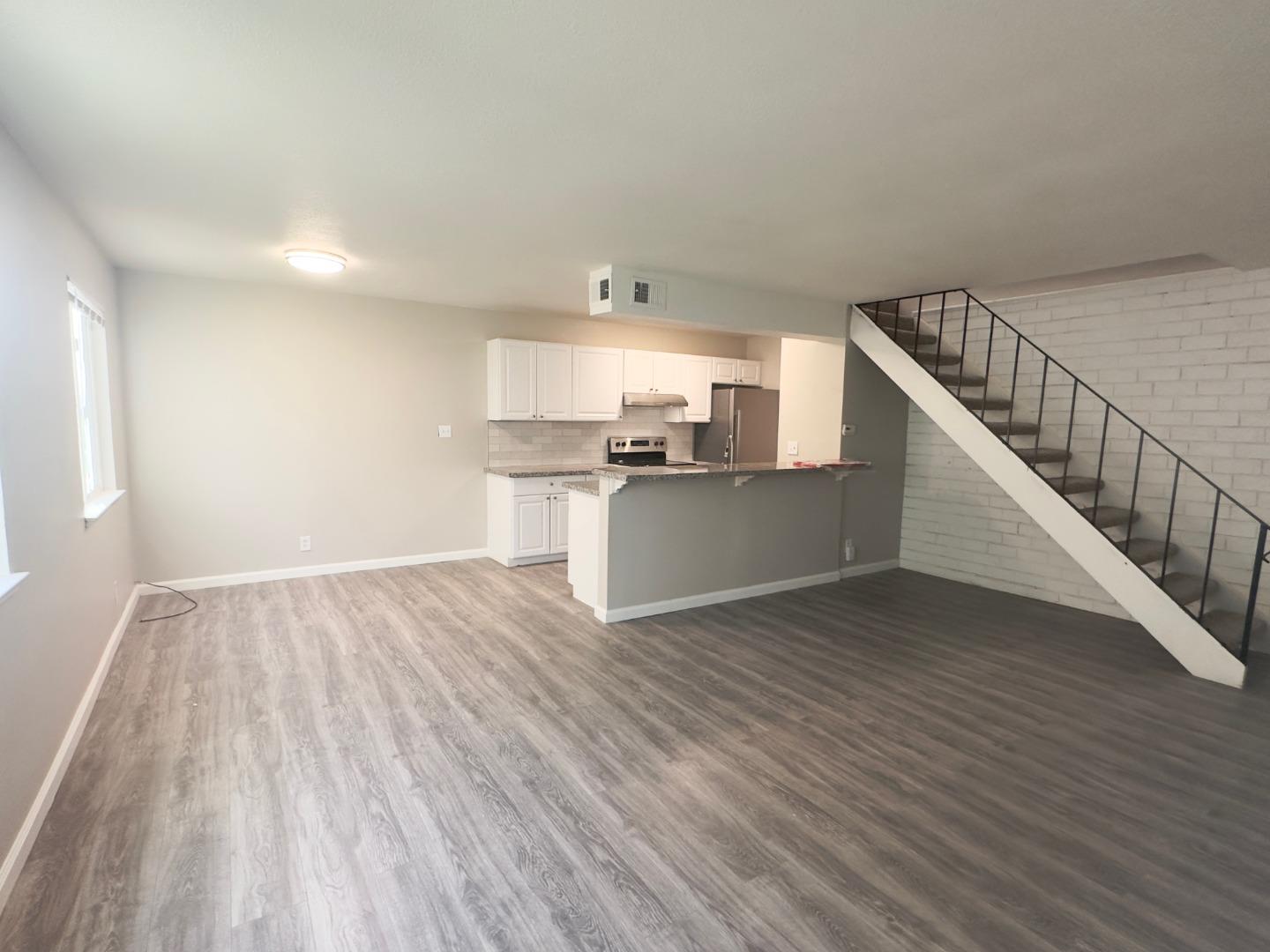 7352 Franklin BLVD 3