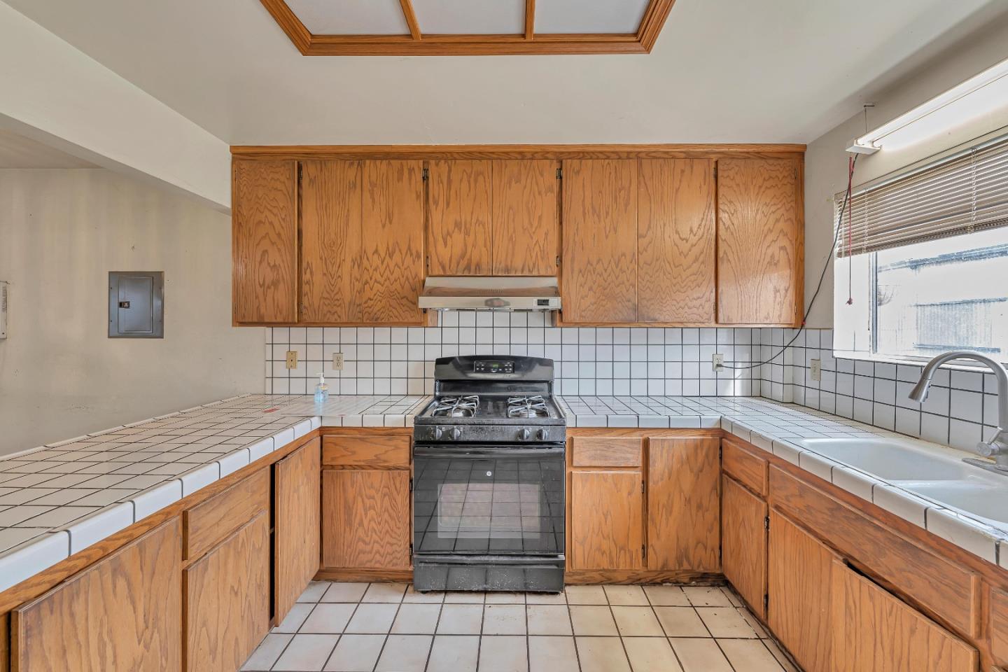 320 Kalana AVE